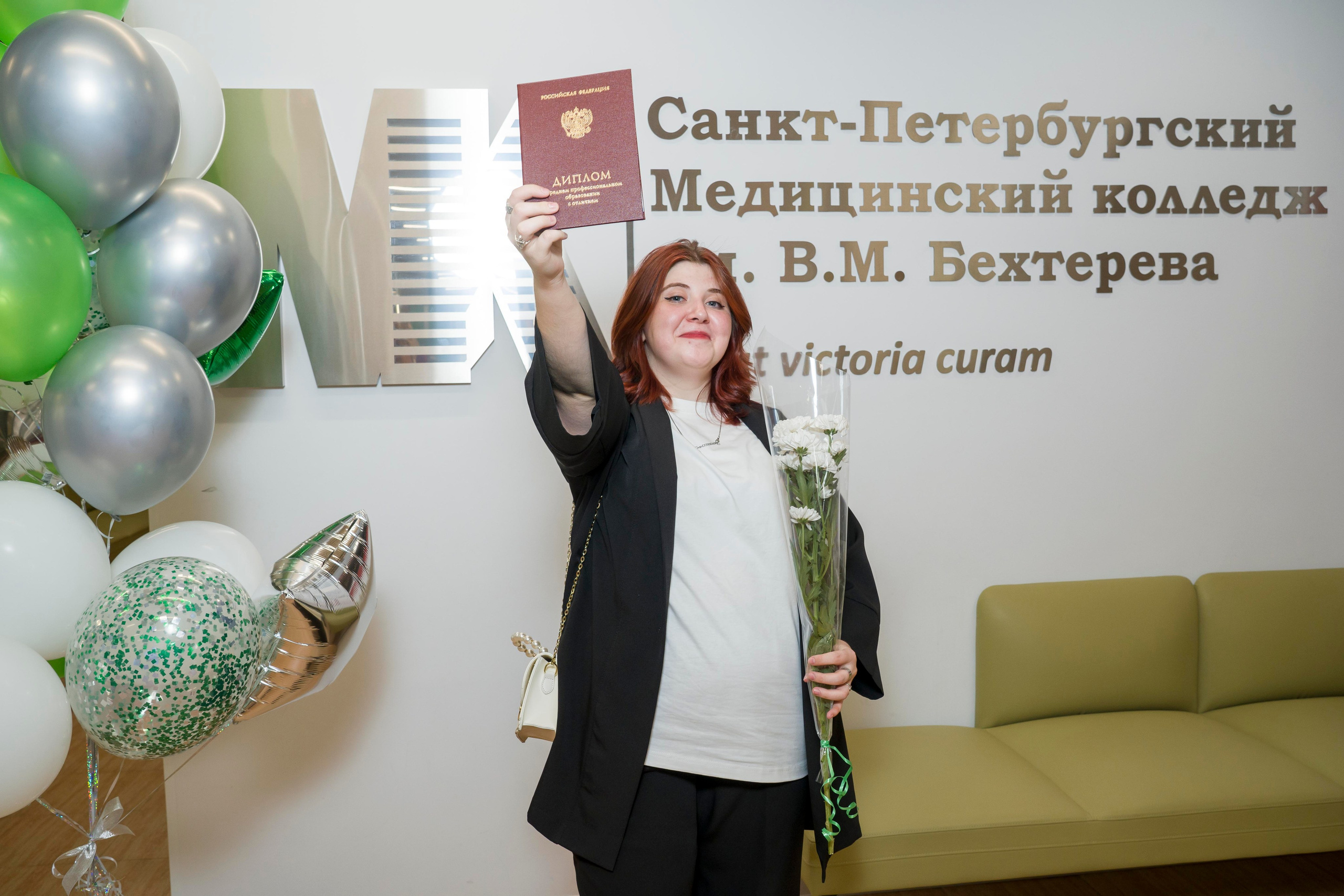 Выпускной в медколледже. Фотограф в Санкт-Петербурге. Репортажная и все съёмки для бизнеса