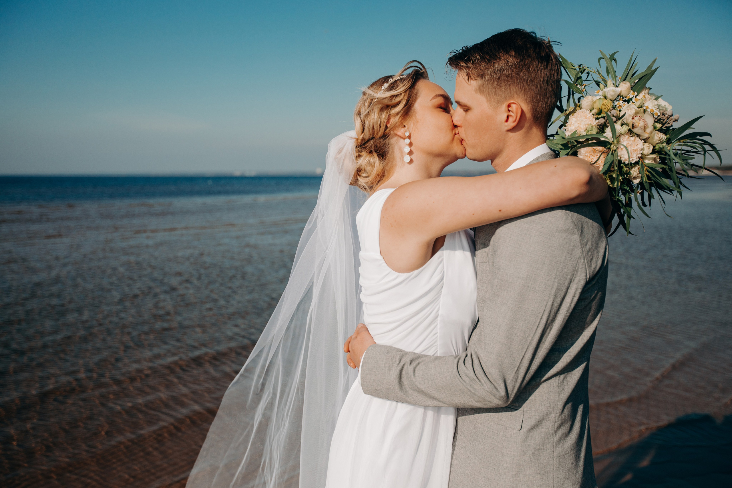 Соня и Влад. Свадьба в Сестрорецке, прогулка по Финскому заливу. Свадебный и семейный фотограф в Санкт-Петербурге и Сестрорецке