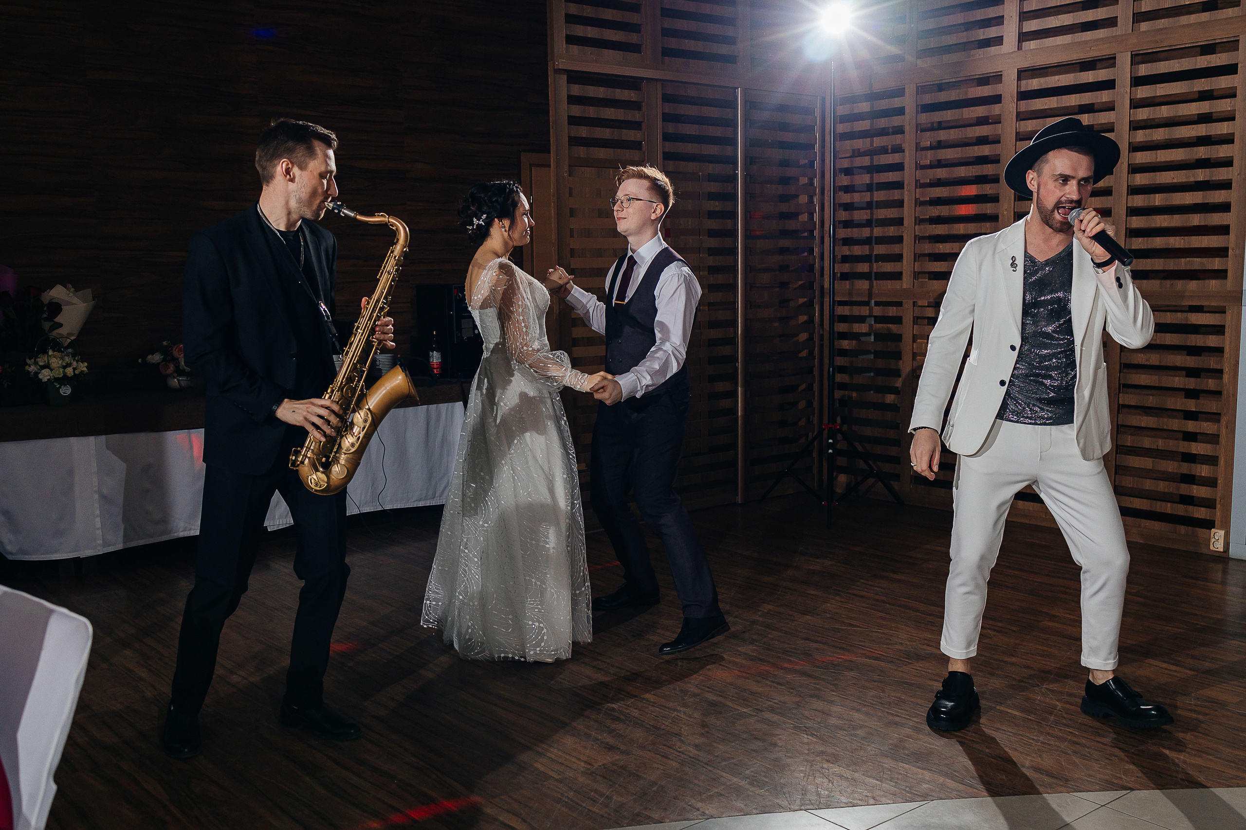 Романтическая история любви с первого взгляда. Олег Сверчков | Свадебный фотограф Вологда