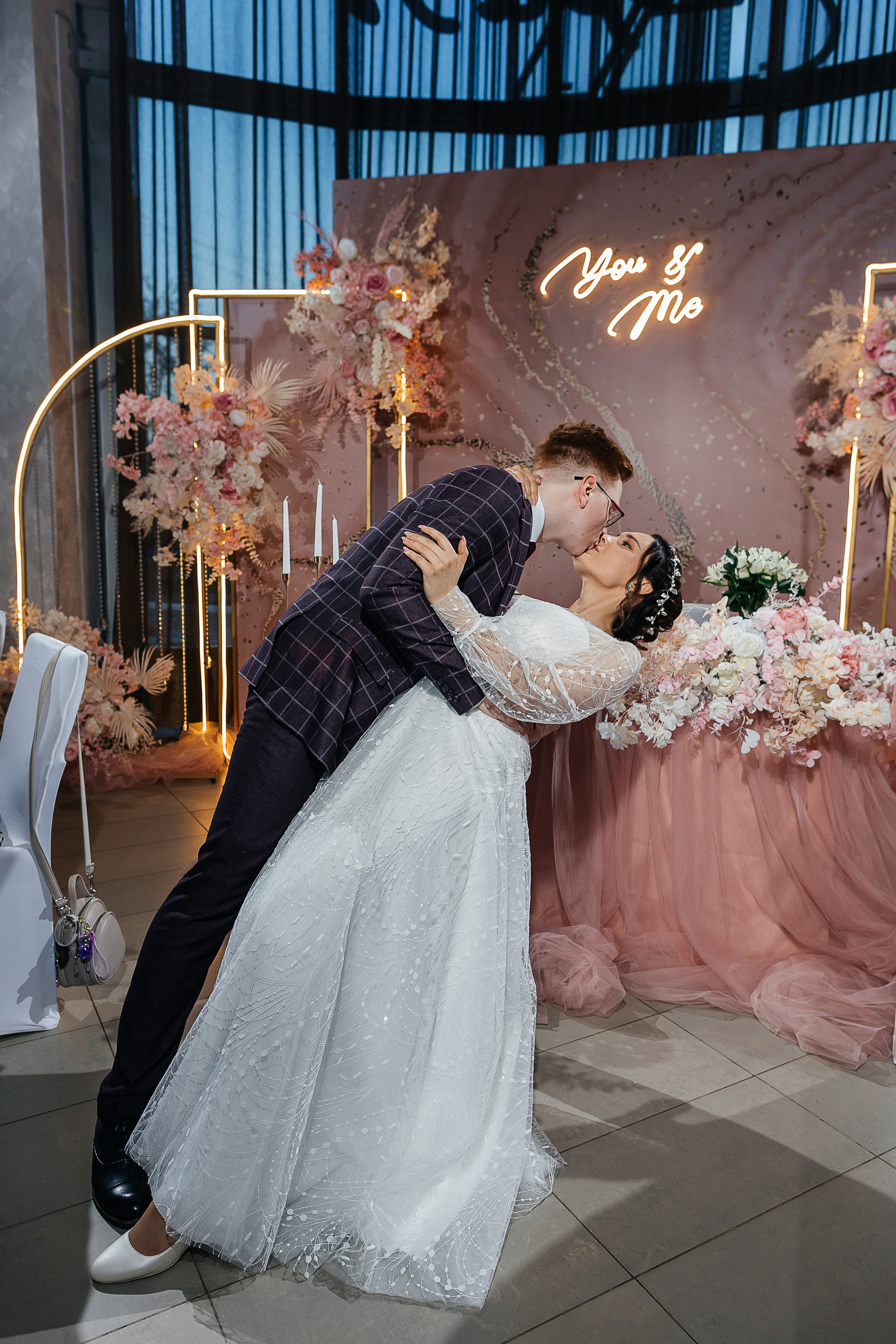 Романтическая история любви с первого взгляда. Олег Сверчков | Свадебный фотограф Вологда