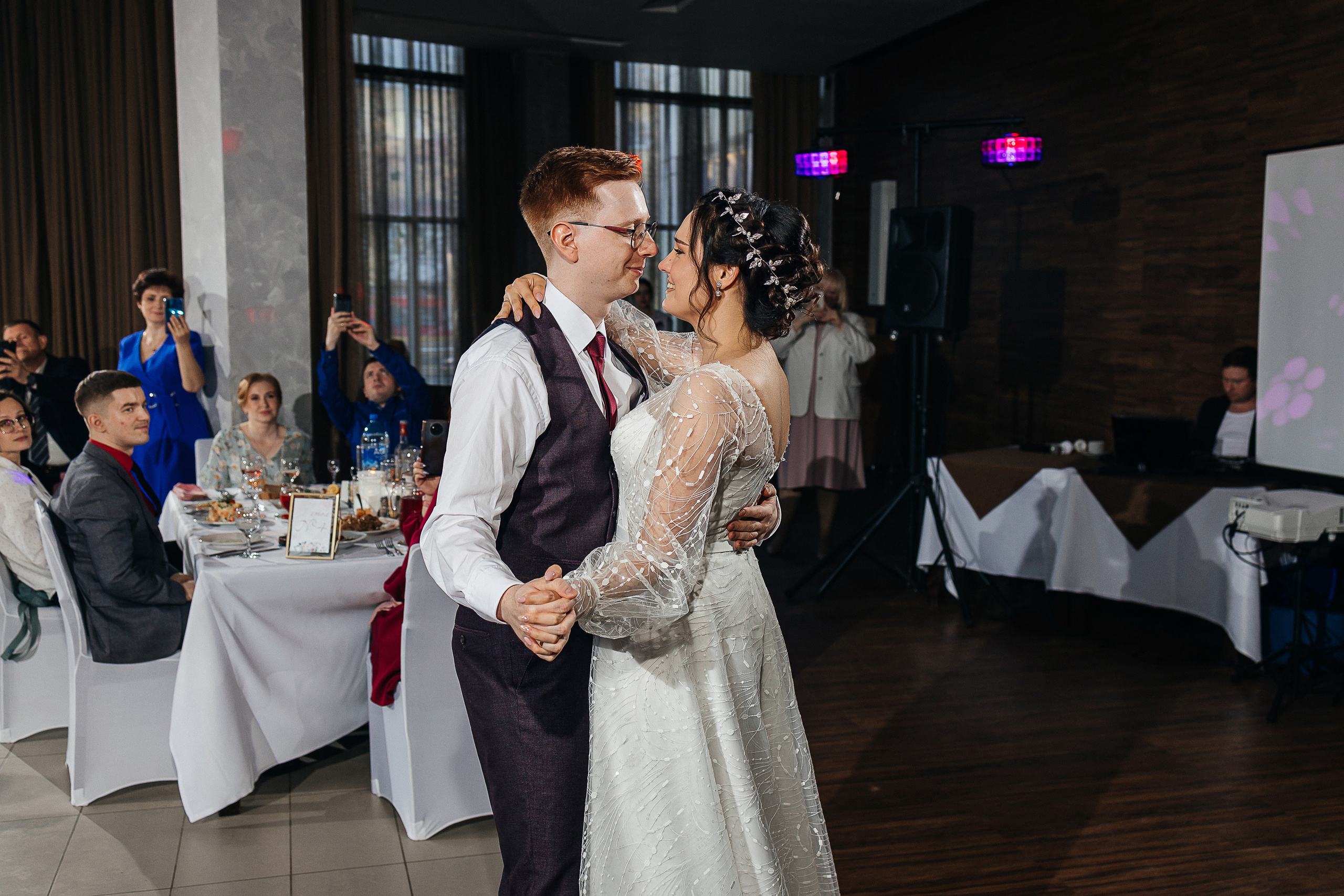 Романтическая история любви с первого взгляда. Олег Сверчков | Свадебный фотограф Вологда