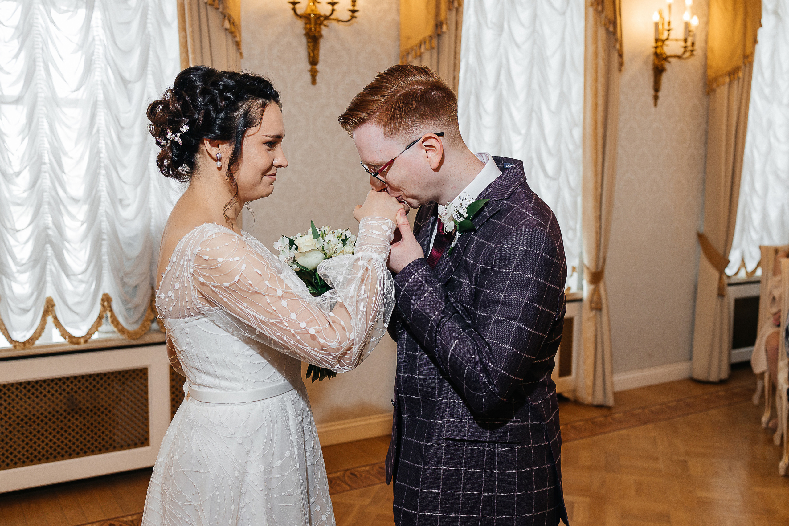 Романтическая история любви с первого взгляда. Олег Сверчков | Свадебный фотограф Вологда