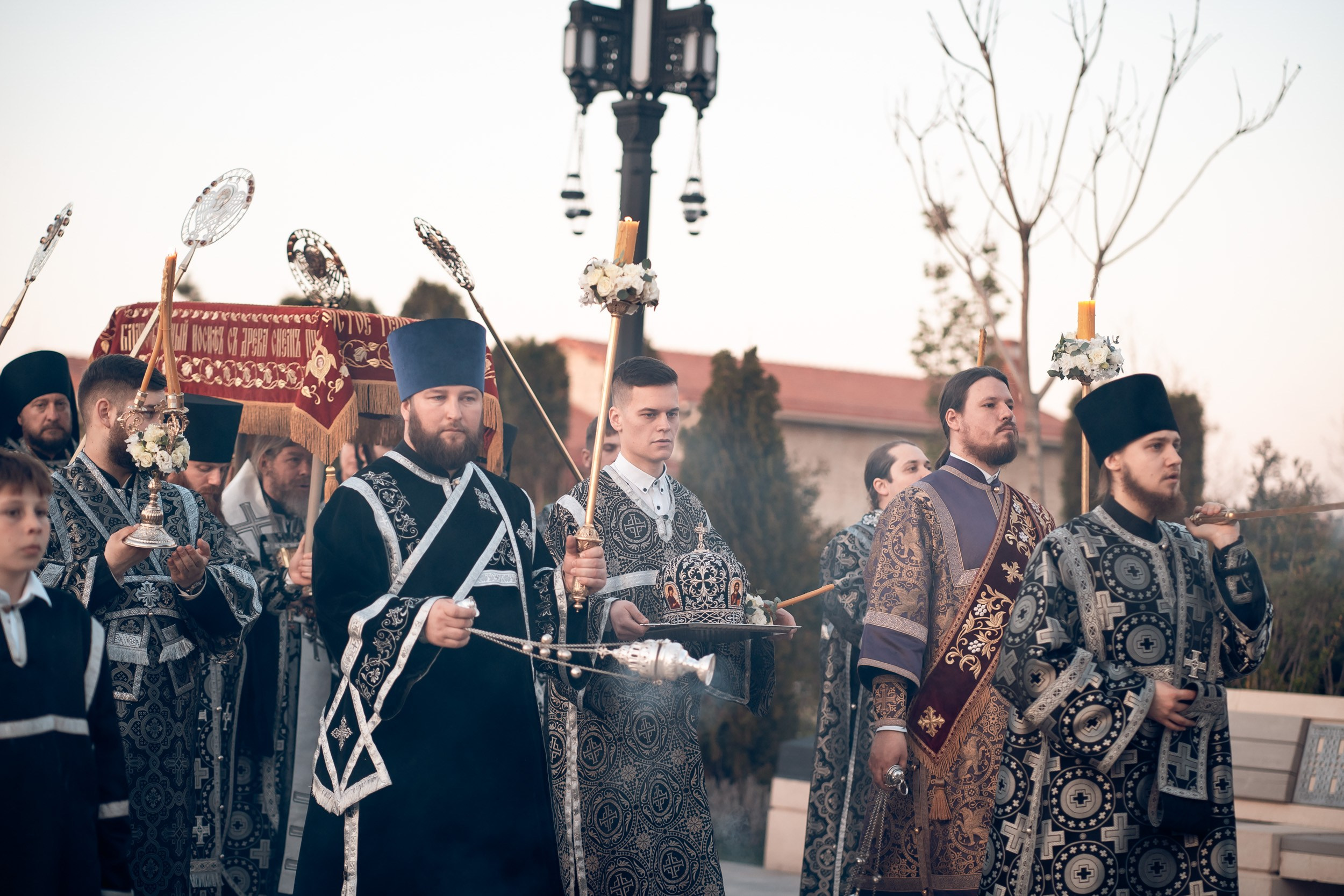 Богослужение Великой пятницы в Херсонесском монастыре Севастополь. Церковный фотограф Севастополь