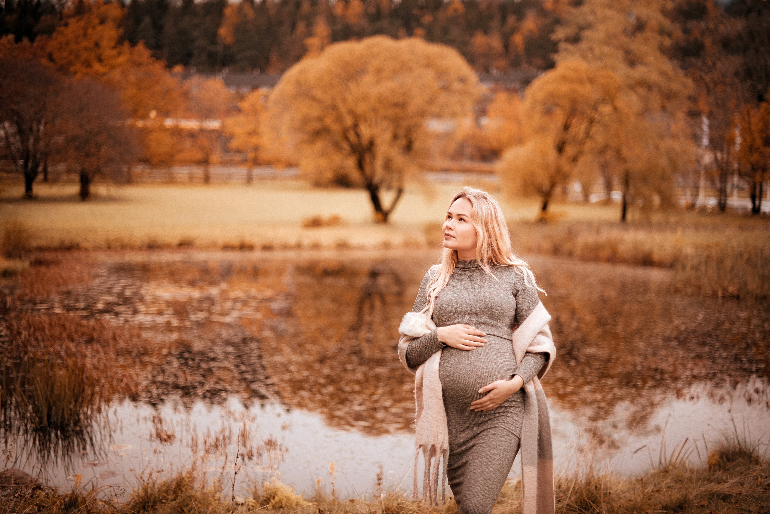 Pregnancy. Photographer in Provence Julia Lipiainen