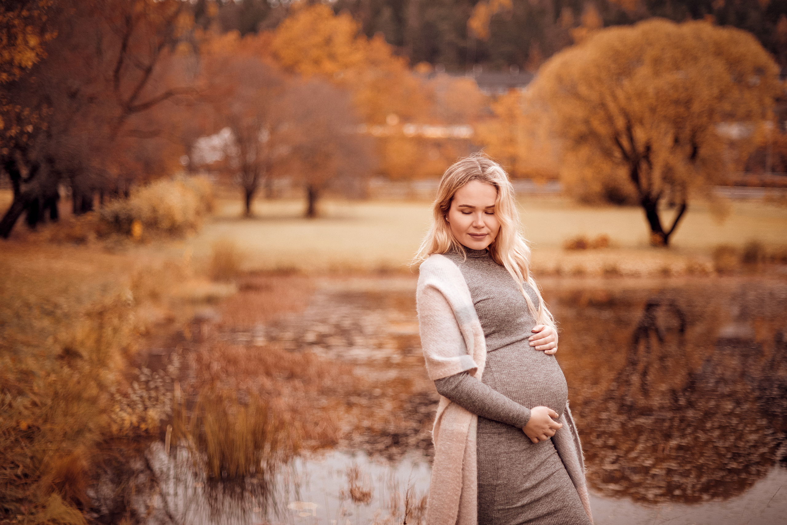 Pregnancy. Photographer in Provence Julia Lipiainen
