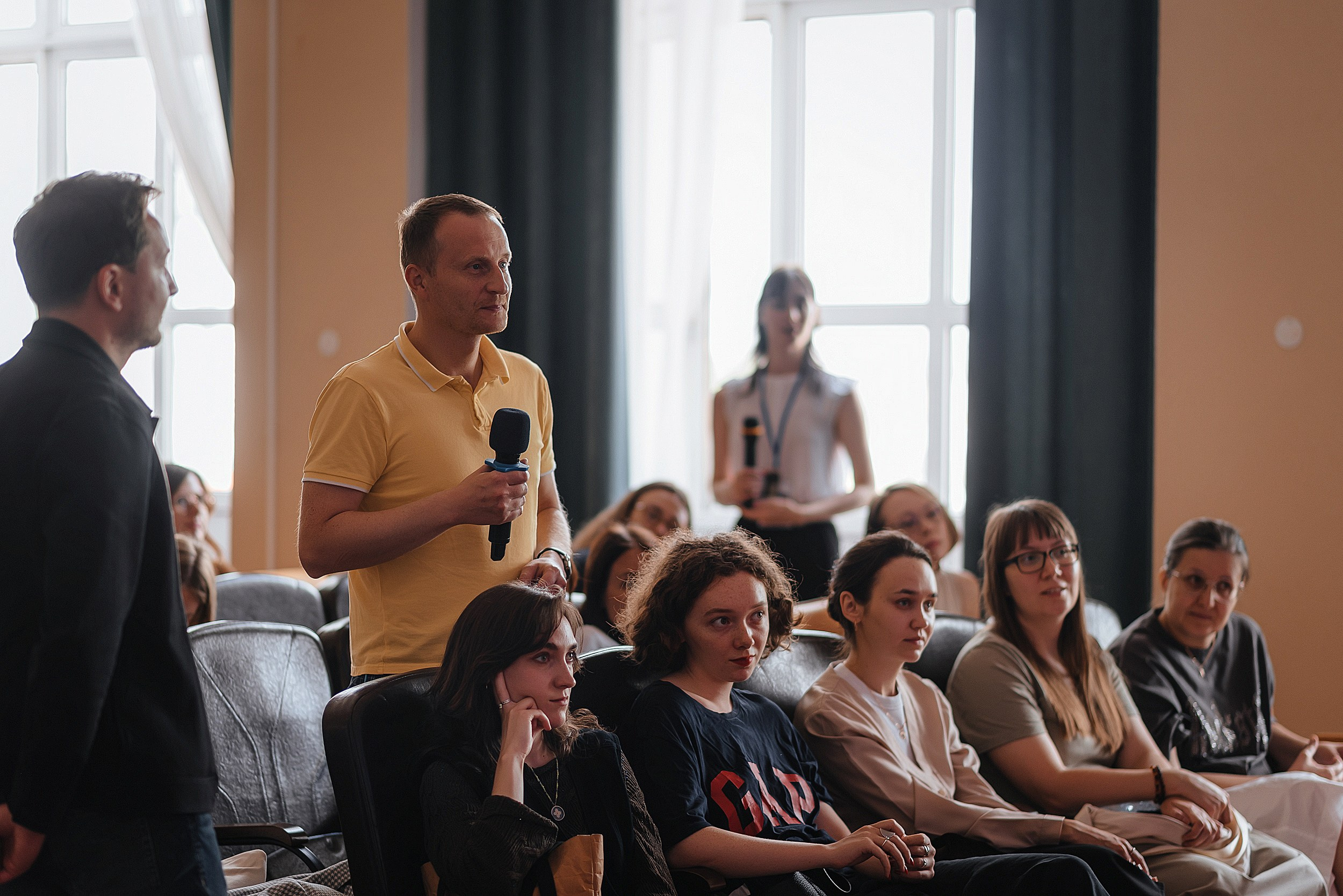 06.07.2024 | Лекторий № 57 «Прошлое и настоящее Подписных изданий». Встреча с редактором Артёмом Макоян. Фотограф Роман Рудаков