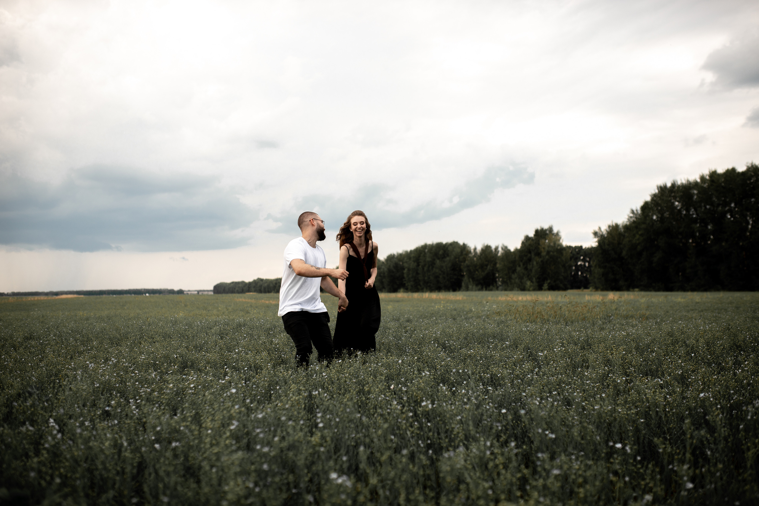 Парная фотосессия в поле. Фотограф в Уфе Комягина Анастасия