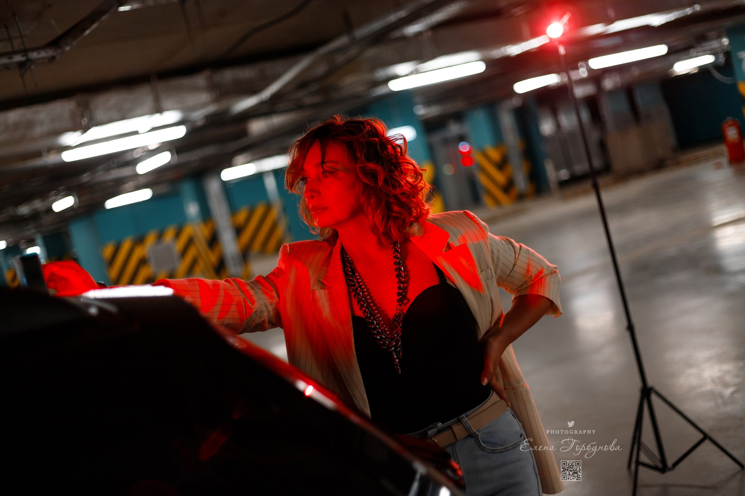 Красный свет. Татьяна. Июнь 2025. Фотограф Пермь. Свадьбы. Семья и дети, школа, д. сад. Фотокниги