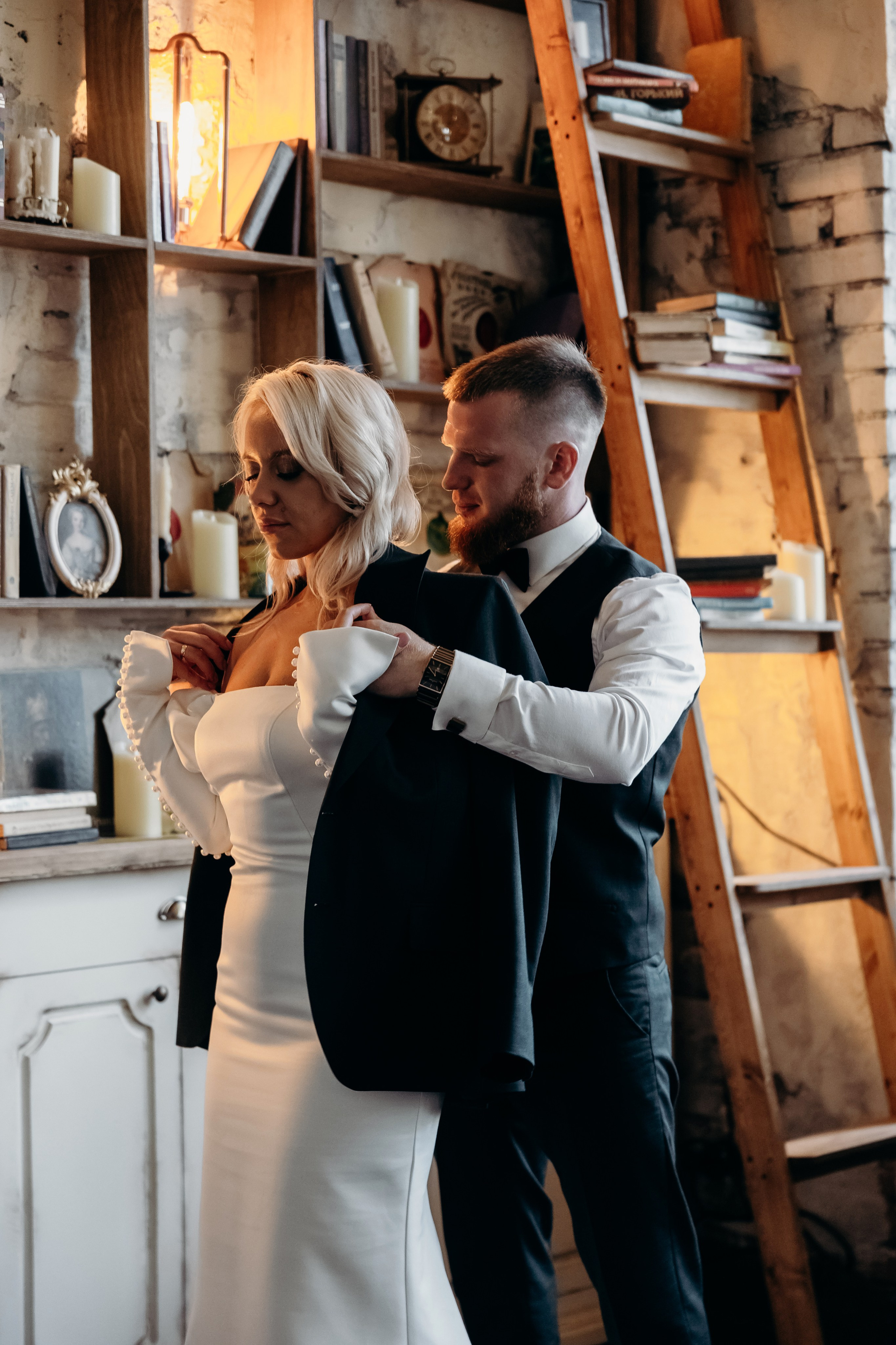 Александр и Елена (сборы, ресторан). Фотограф свадебный семейный в Красноярске Шукшина Наталья