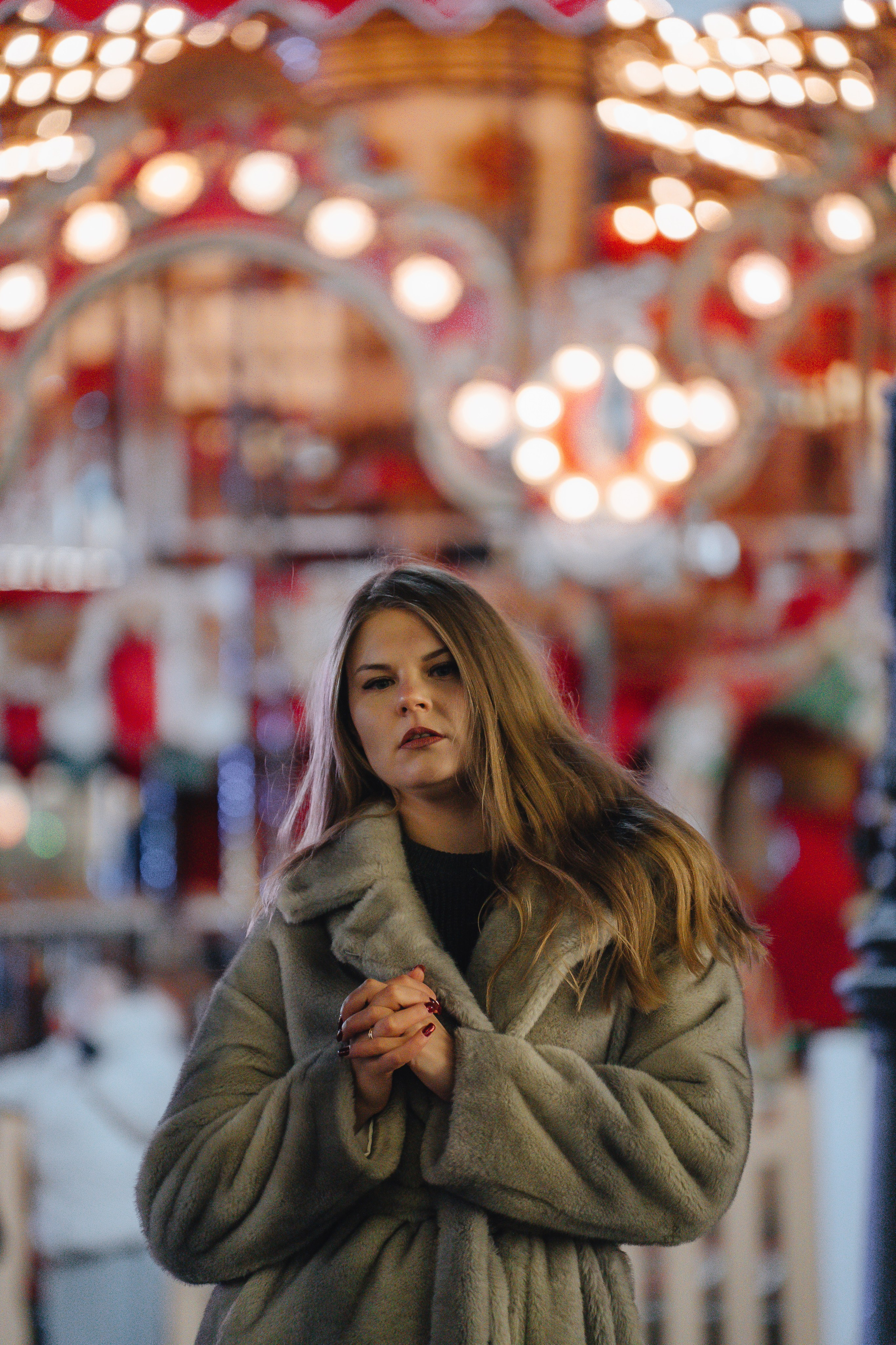 ПРОГУЛКА НА МАНЕЖНОЙ ПЛОЩАДИ ДЛЯ ДЕВУШКИ ПЕРЕД НОВЫМ ГОДОМ (НОВОГОДНЯЯ ФОТОСЕССИИЯ НА МАНЕЖНОЙ ПЛОЩАДИ). Профессиональный фотограф, Санкт-Петербург — Виктория Богомолова