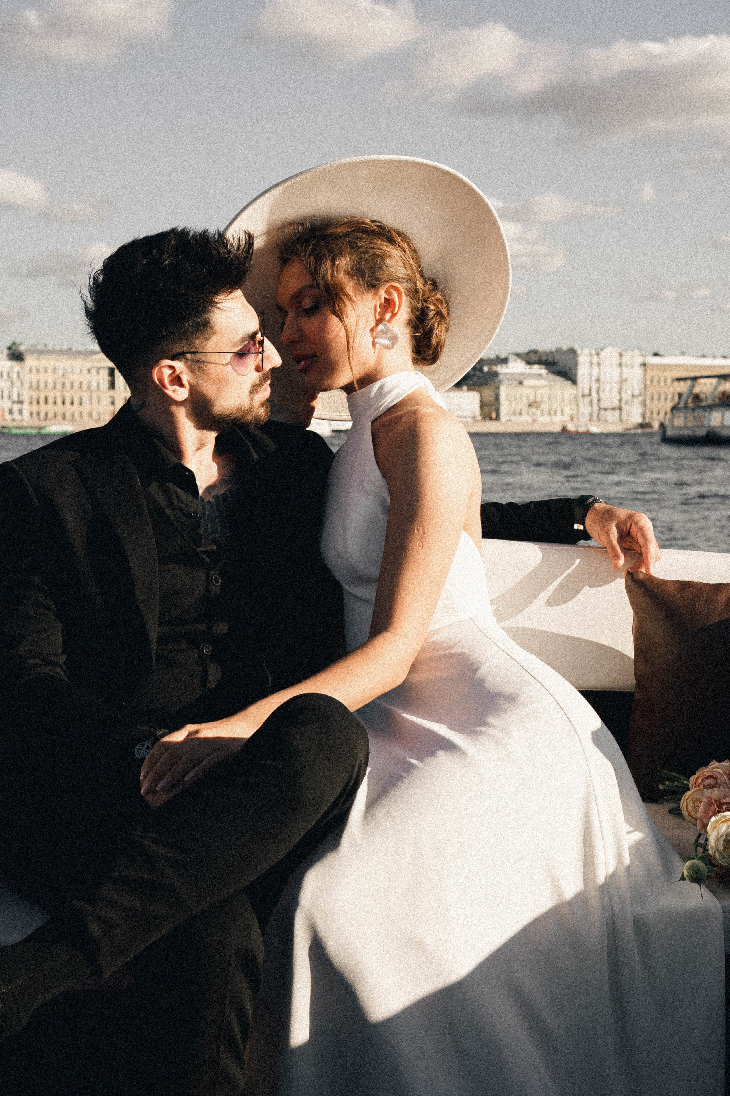 СВАДЕНБНАЯ СЬЕМКА НА КАТЕРЕ ПО КАНАЛАМ САНКТ-ПЕТЕРБУРГА И В АКВАТОРИИ НЕВЫ. Профессиональный фотограф, Санкт-Петербург — Виктория Богомолова