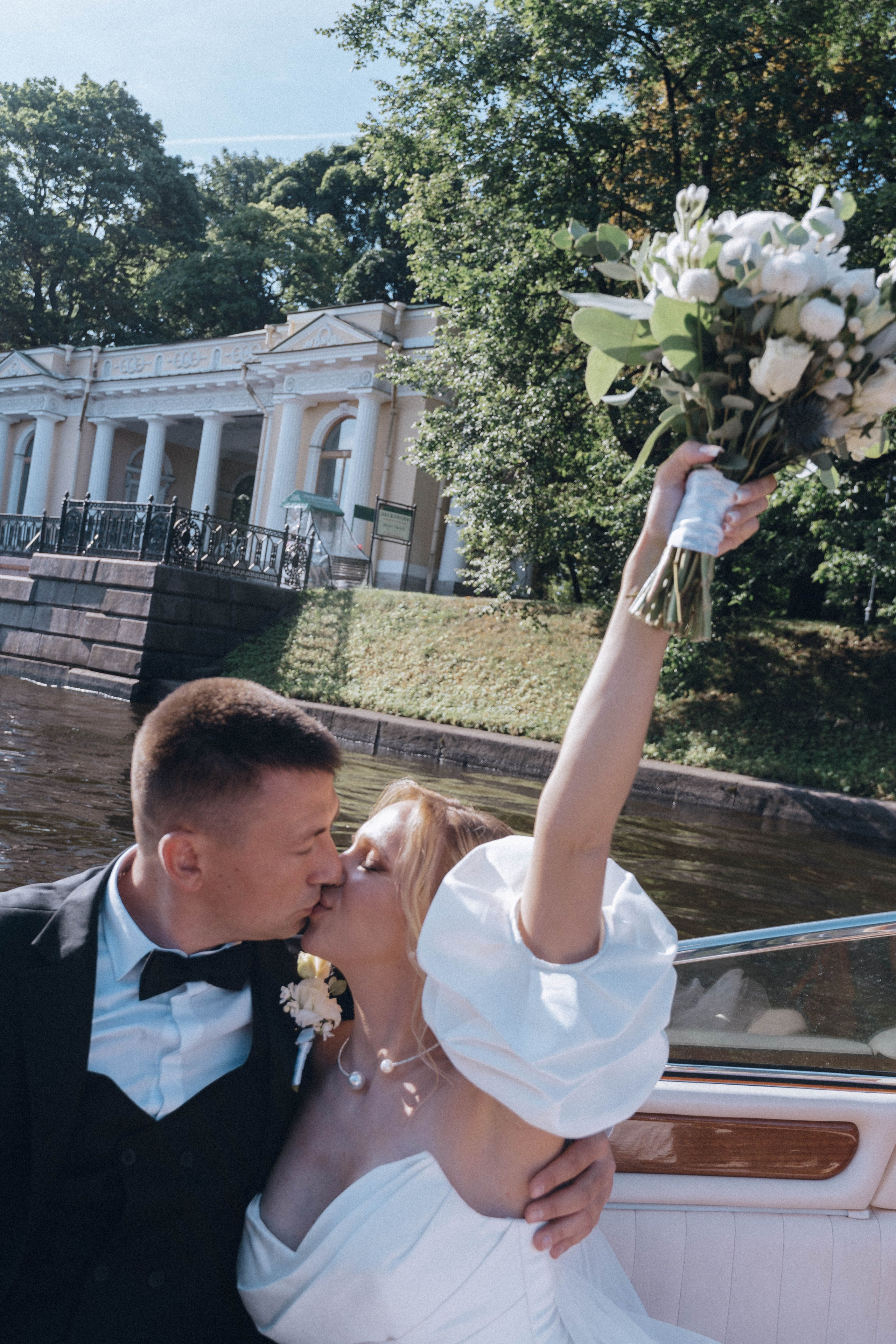 СВАДЕНБНАЯ СЬЕМКА НА КАТЕРЕ ПО КАНАЛАМ САНКТ-ПЕТЕРБУРГА И В АКВАТОРИИ НЕВЫ. Профессиональный фотограф, Санкт-Петербург — Виктория Богомолова