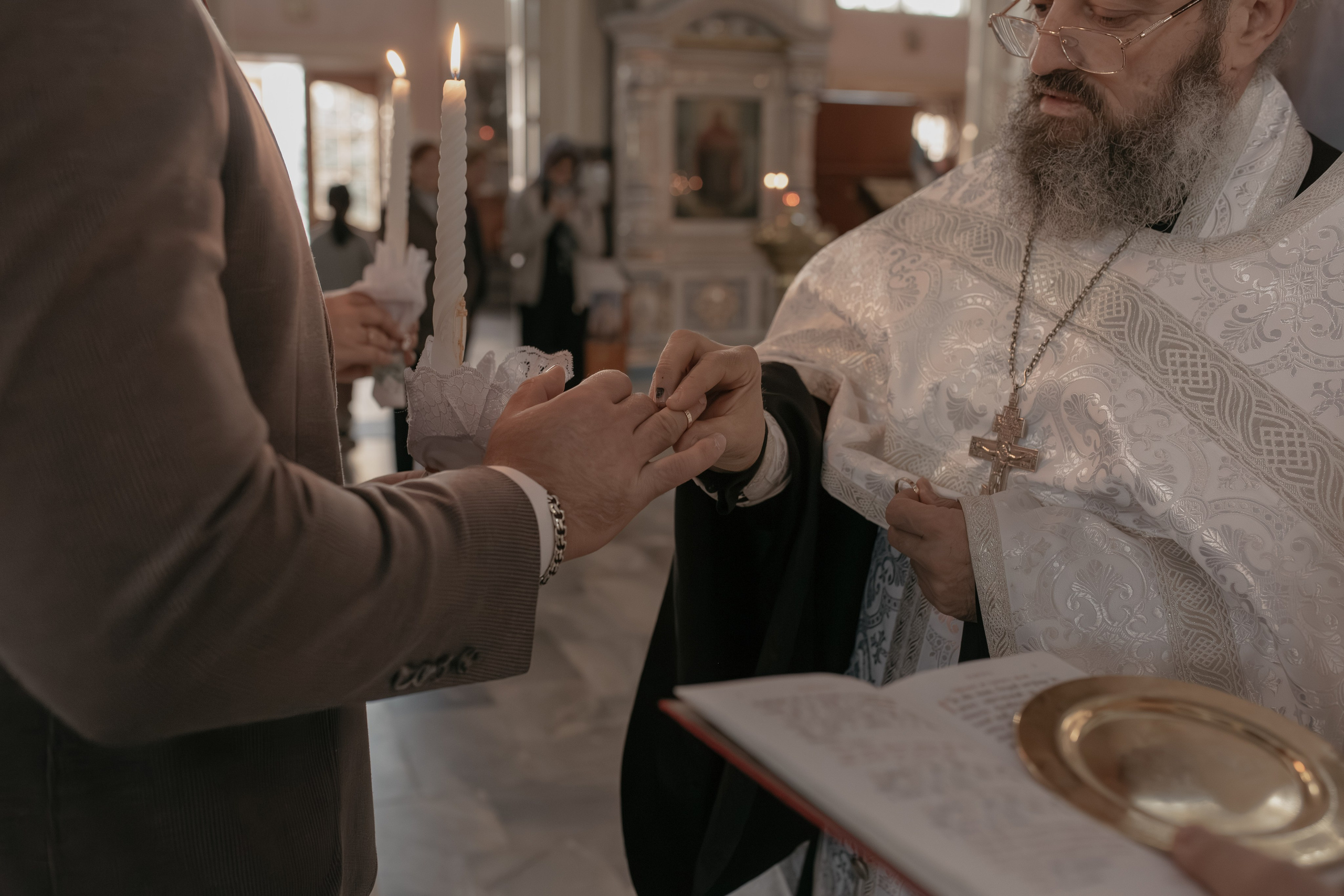 надевание колец на венчании в Ташкенте