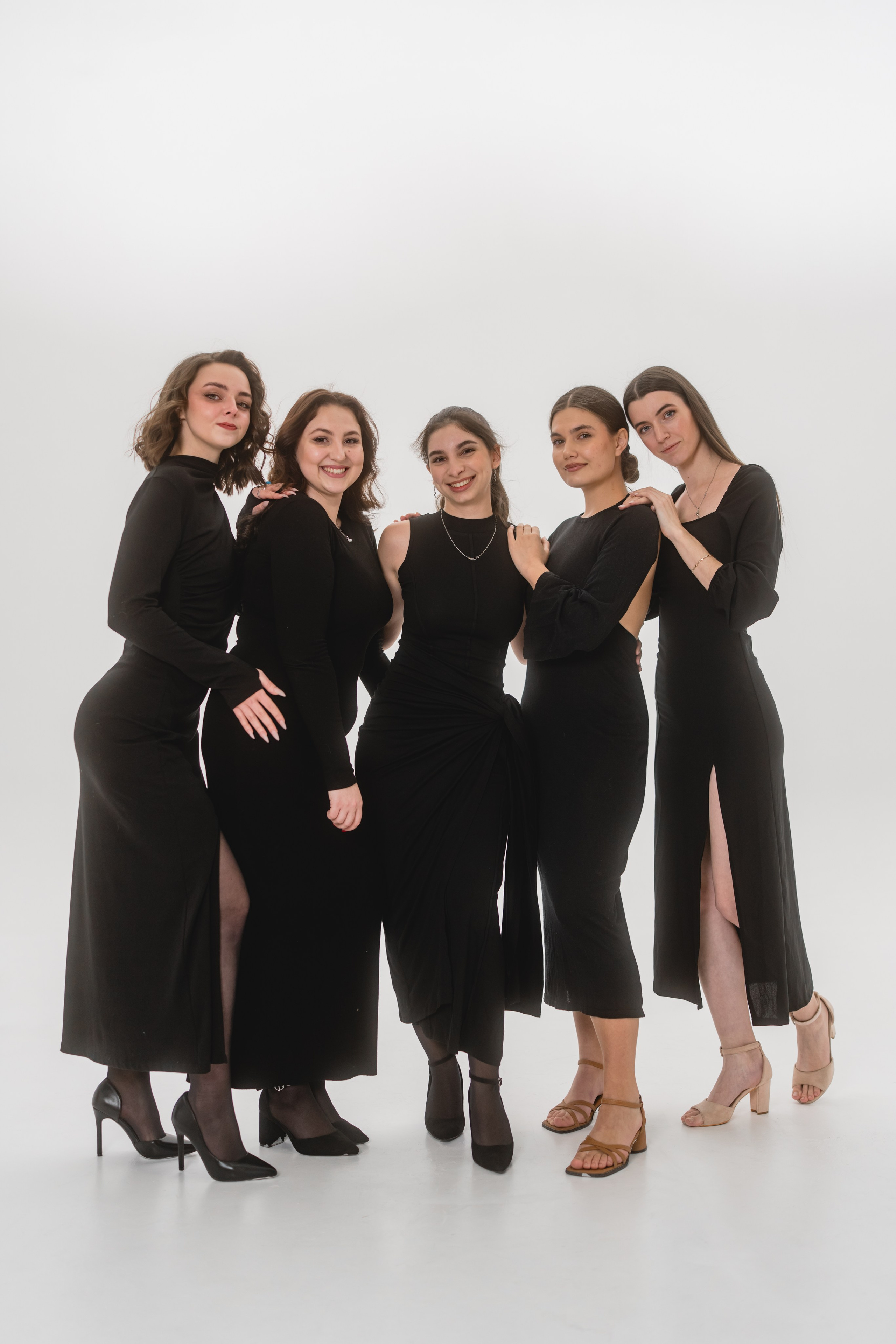 Студийная групповая фотосессия. Свадебный и индивидуальный фотограф Аля Мамакова