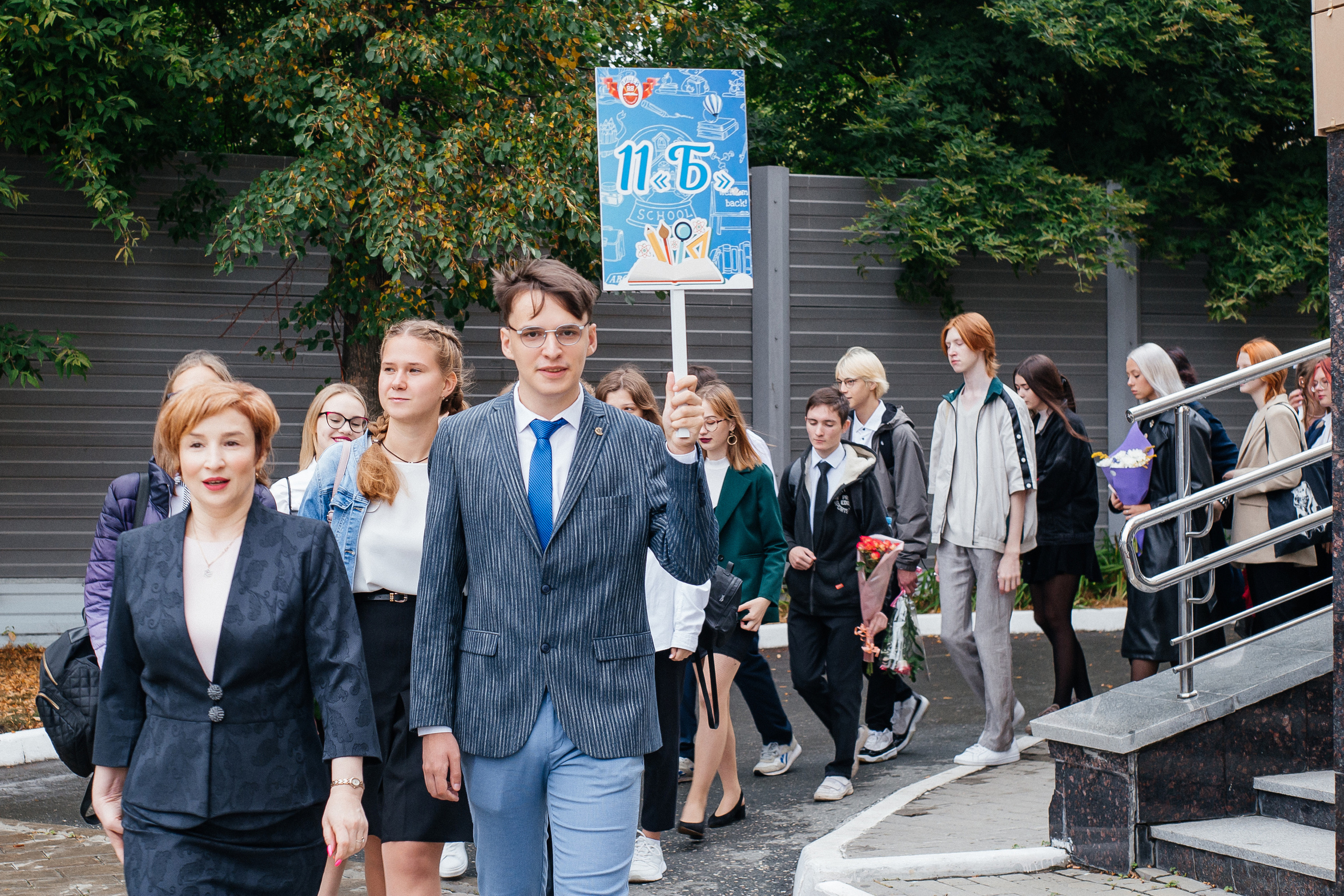 Школьный фоторепортаж «1 сентября» в 11 классе. Свадебный и портретный фотограф Летавина Наталия. Екатеринбург