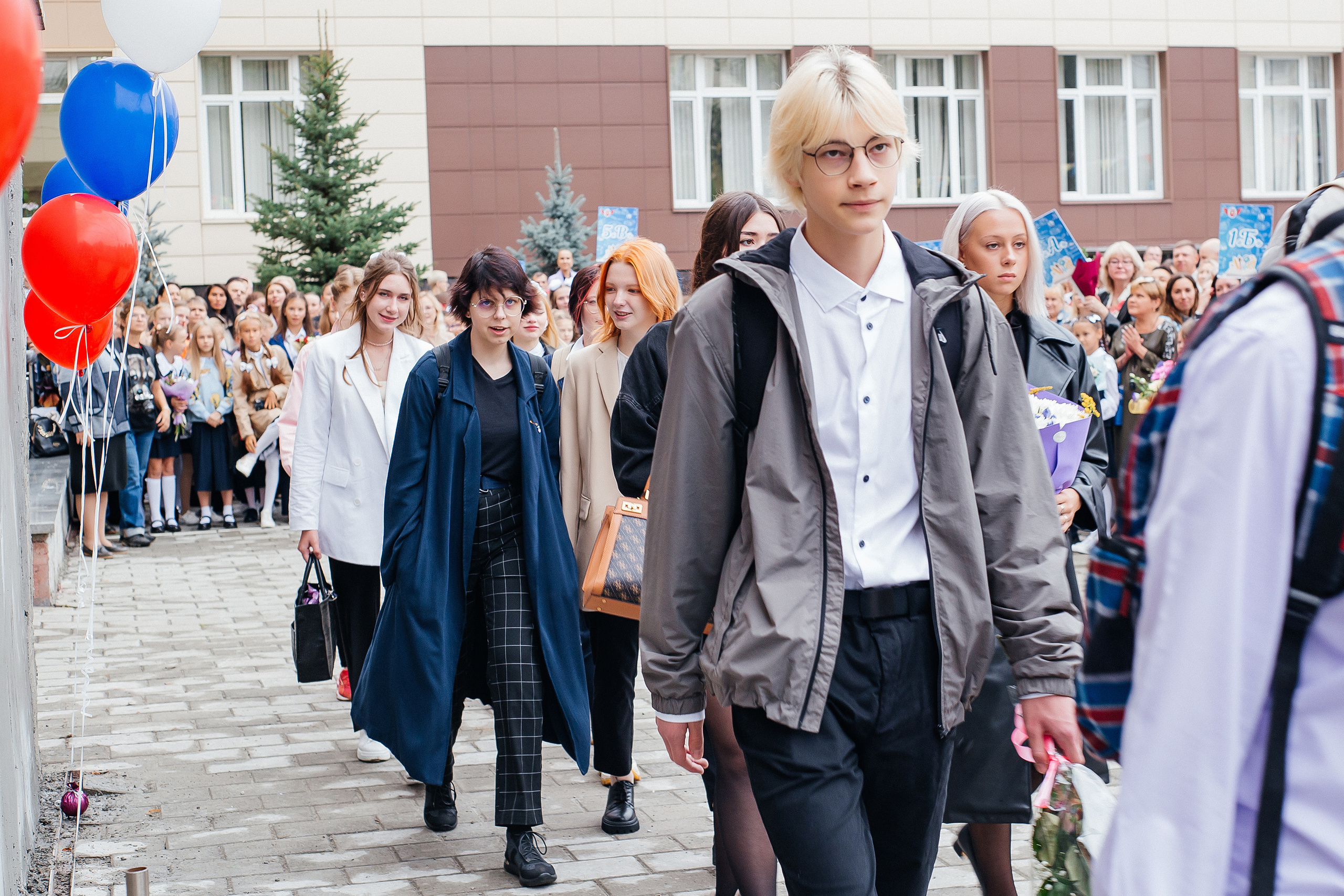 Школьный фоторепортаж «1 сентября» в 11 классе. Свадебный и портретный фотограф Летавина Наталия. Екатеринбург