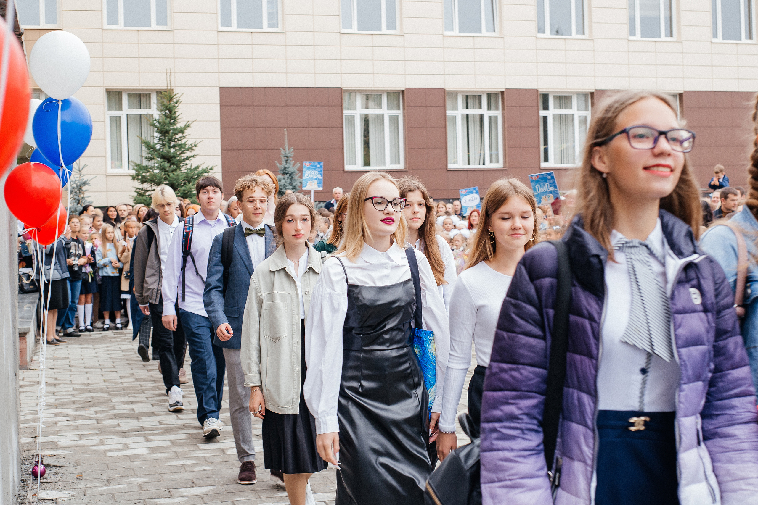 Школьный фоторепортаж «1 сентября» в 11 классе. Свадебный и портретный фотограф Летавина Наталия. Екатеринбург