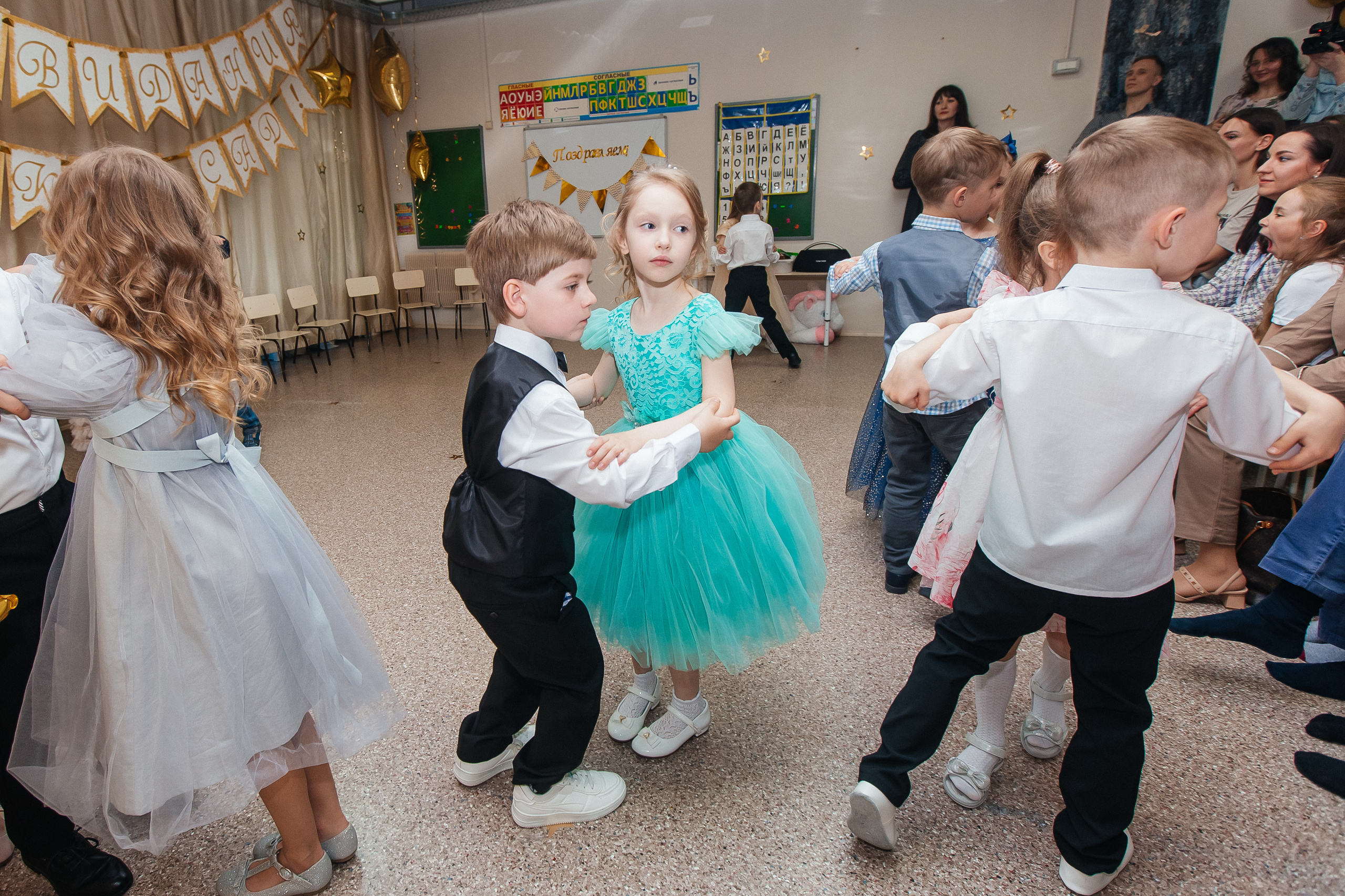 Фотосессия выпускного в детском саду «LaMama». Свадебный и портретный фотограф Летавина Наталия. Екатеринбург