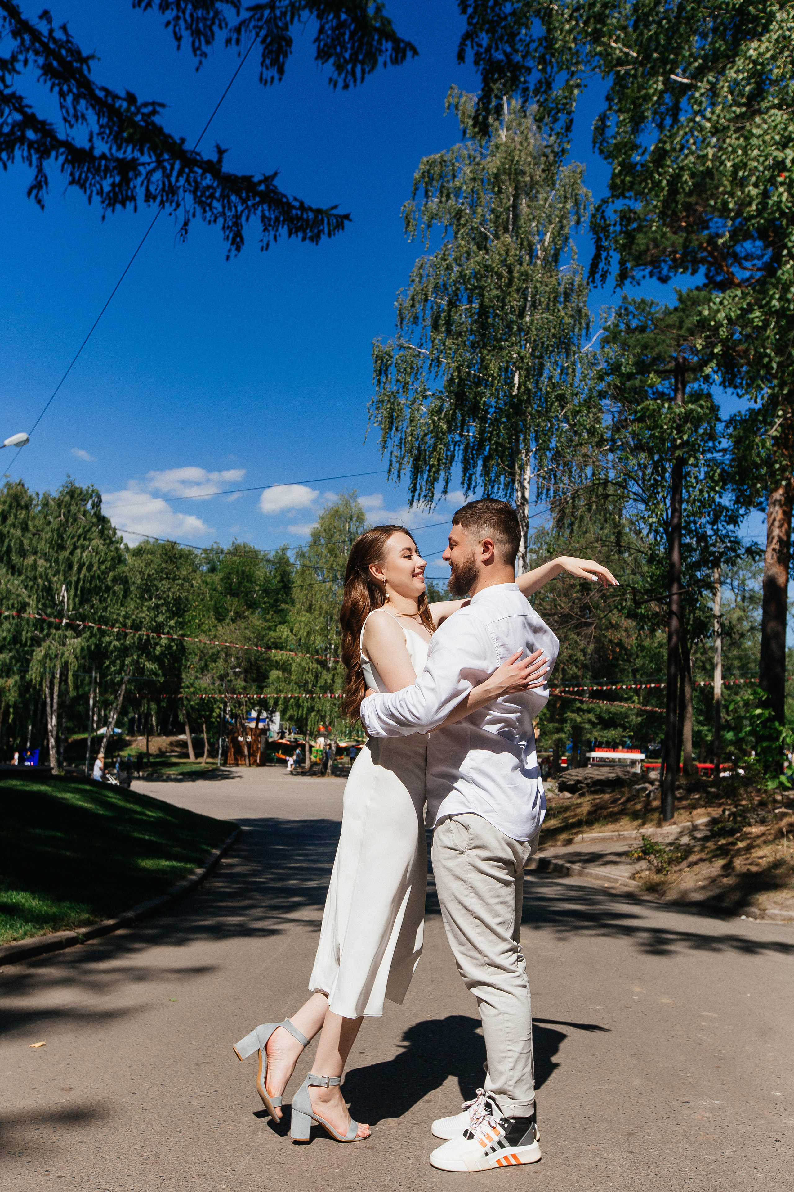 Свадебная прогулка Владимира и Виктории. Свадебный и портретный фотограф Летавина Наталия. Екатеринбург