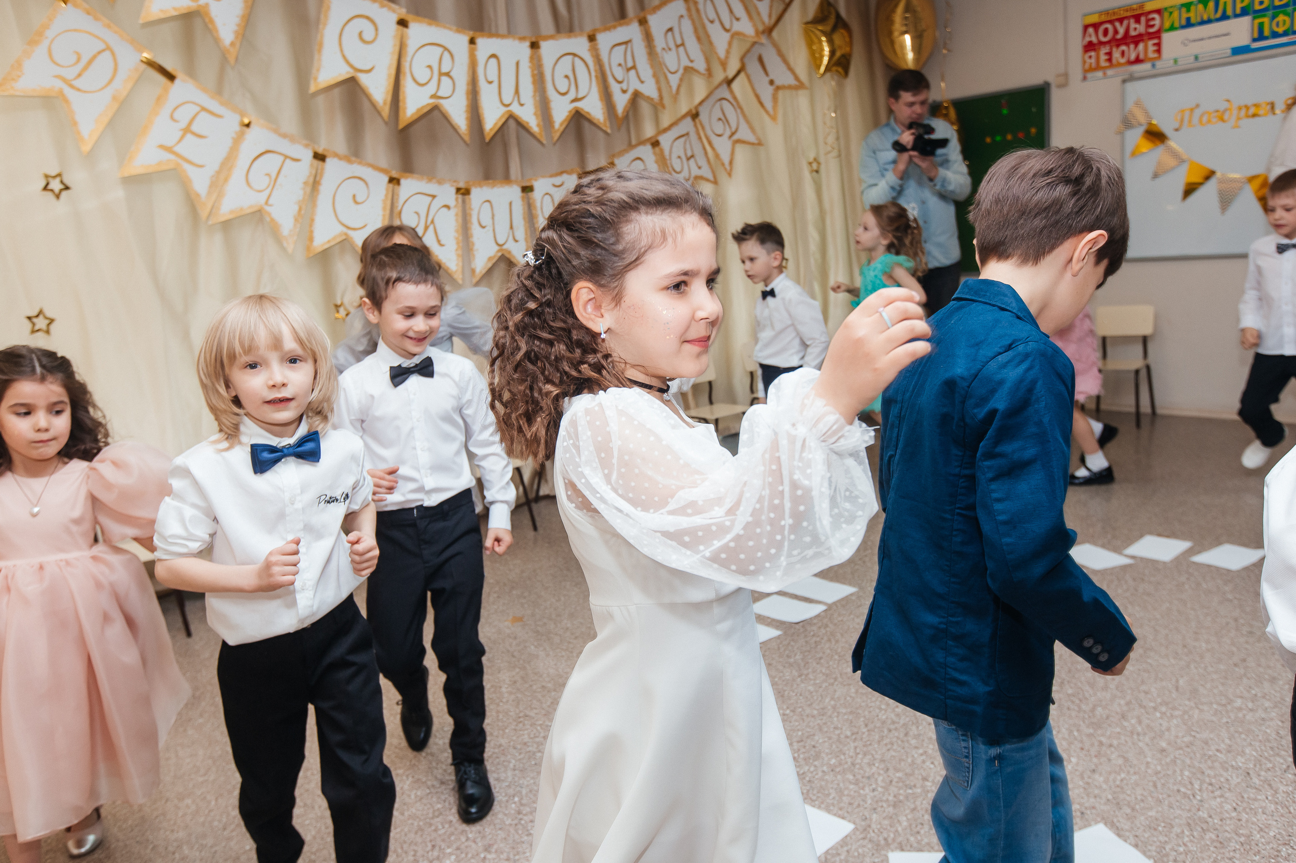 Фотосессия выпускного в детском саду «LaMama». Свадебный и портретный фотограф Летавина Наталия. Екатеринбург