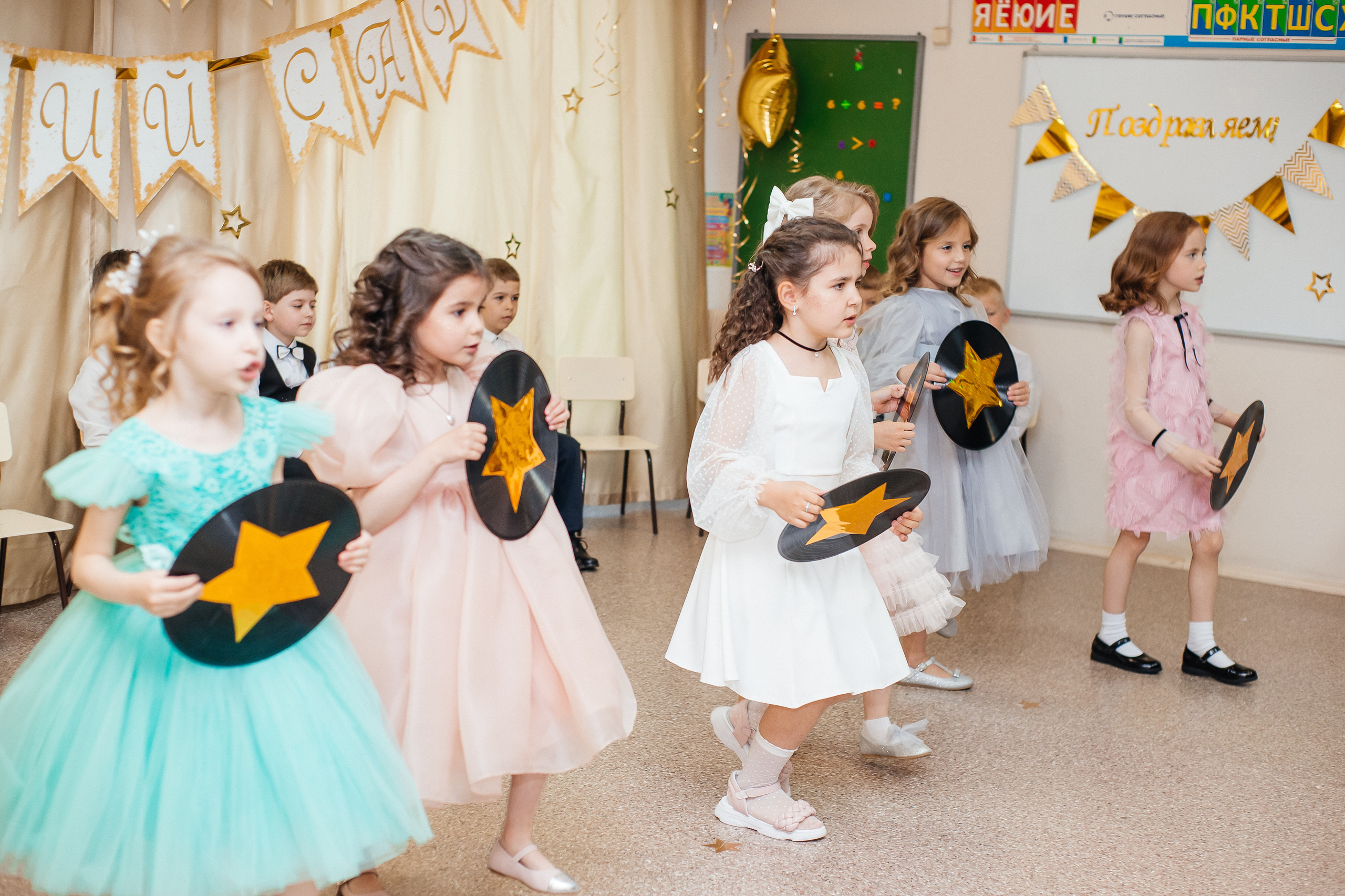 Фотосессия выпускного в детском саду «LaMama». Свадебный и портретный фотограф Летавина Наталия. Екатеринбург