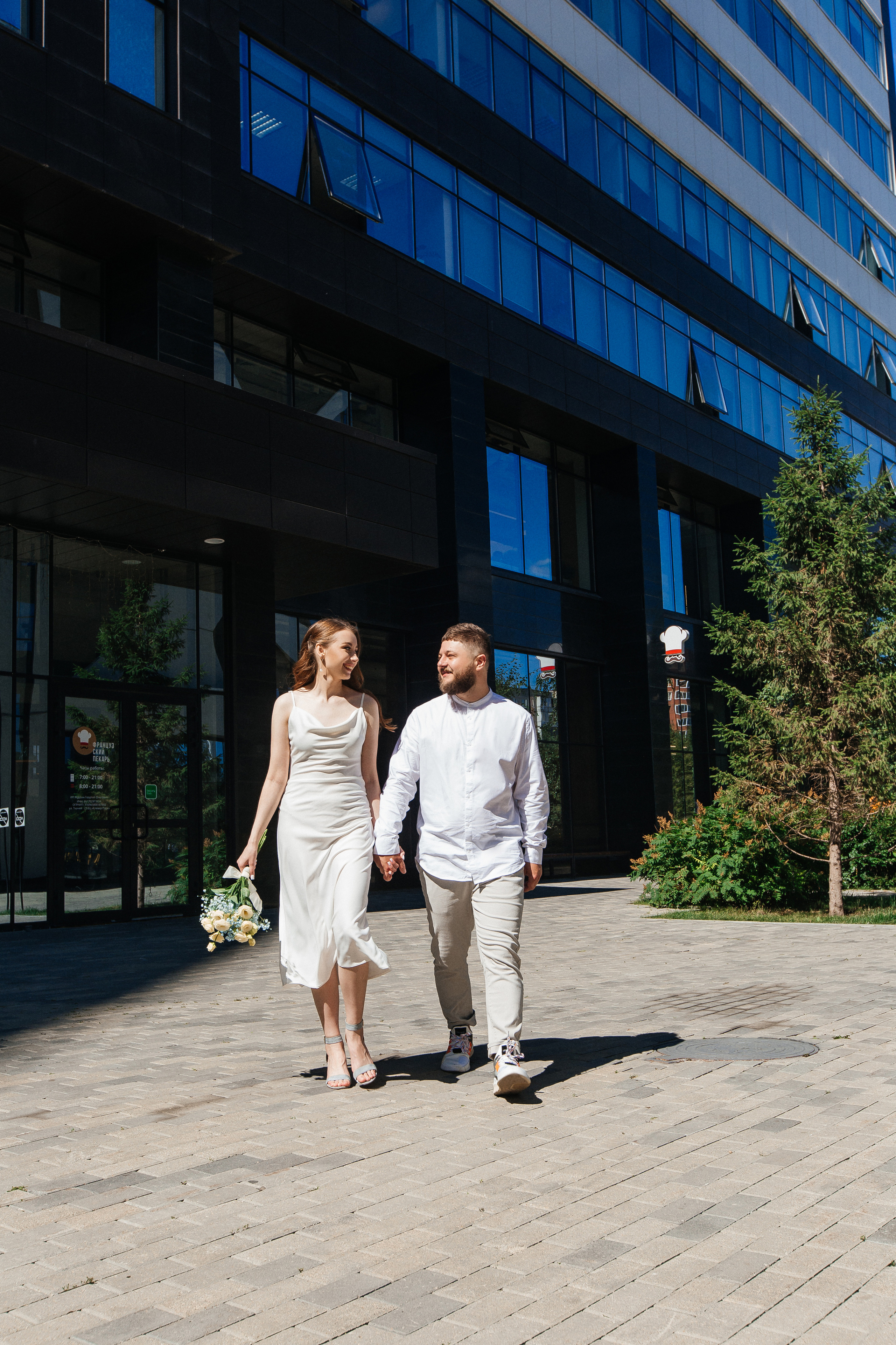 Свадебная прогулка Владимира и Виктории. Свадебный и портретный фотограф Летавина Наталия. Екатеринбург