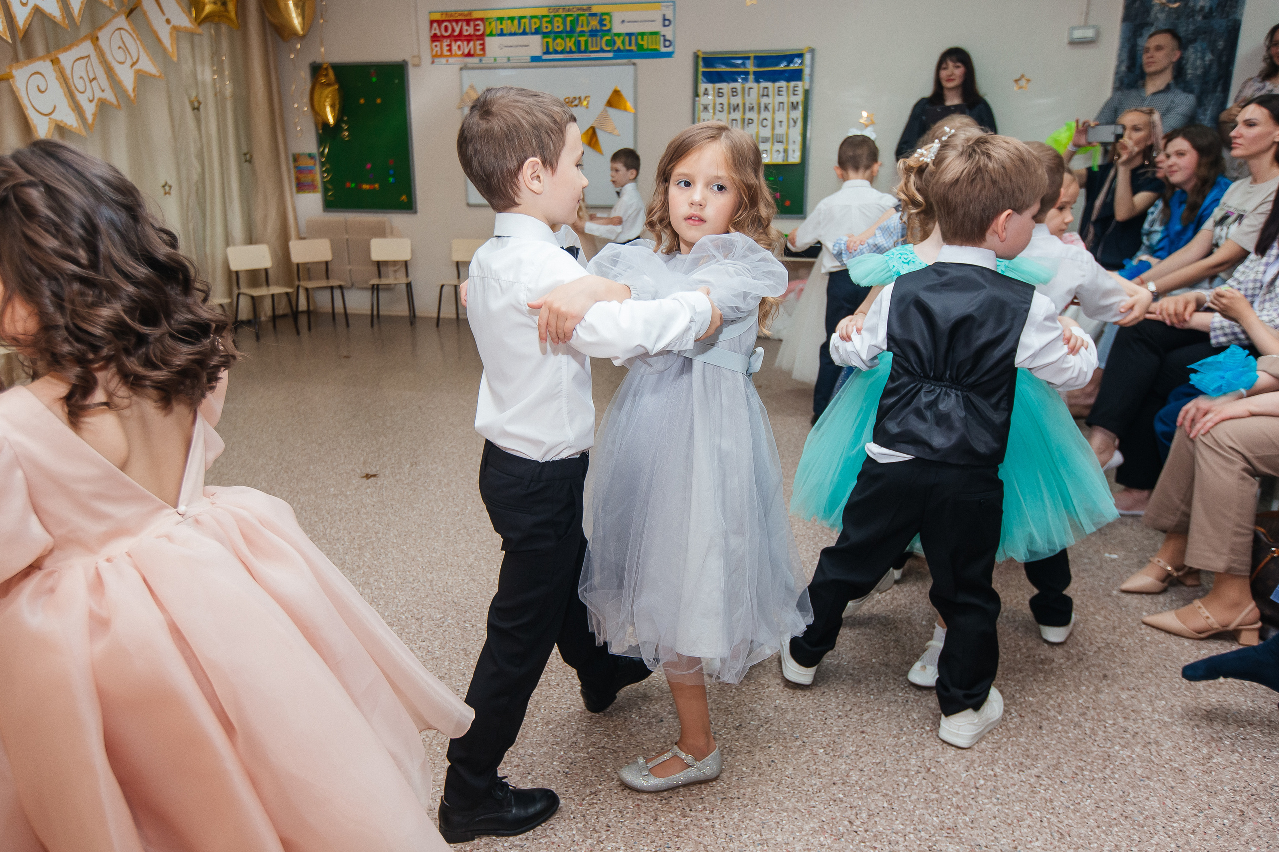 Фотосессия выпускного в детском саду «LaMama». Свадебный и портретный фотограф Летавина Наталия. Екатеринбург