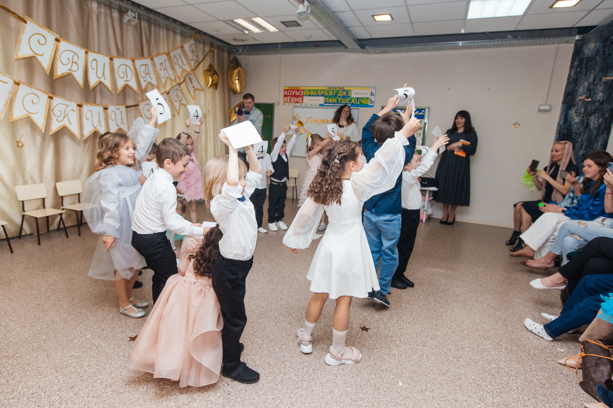 Фотосессия выпускного в детском саду «LaMama». Свадебный и портретный фотограф Летавина Наталия. Екатеринбург