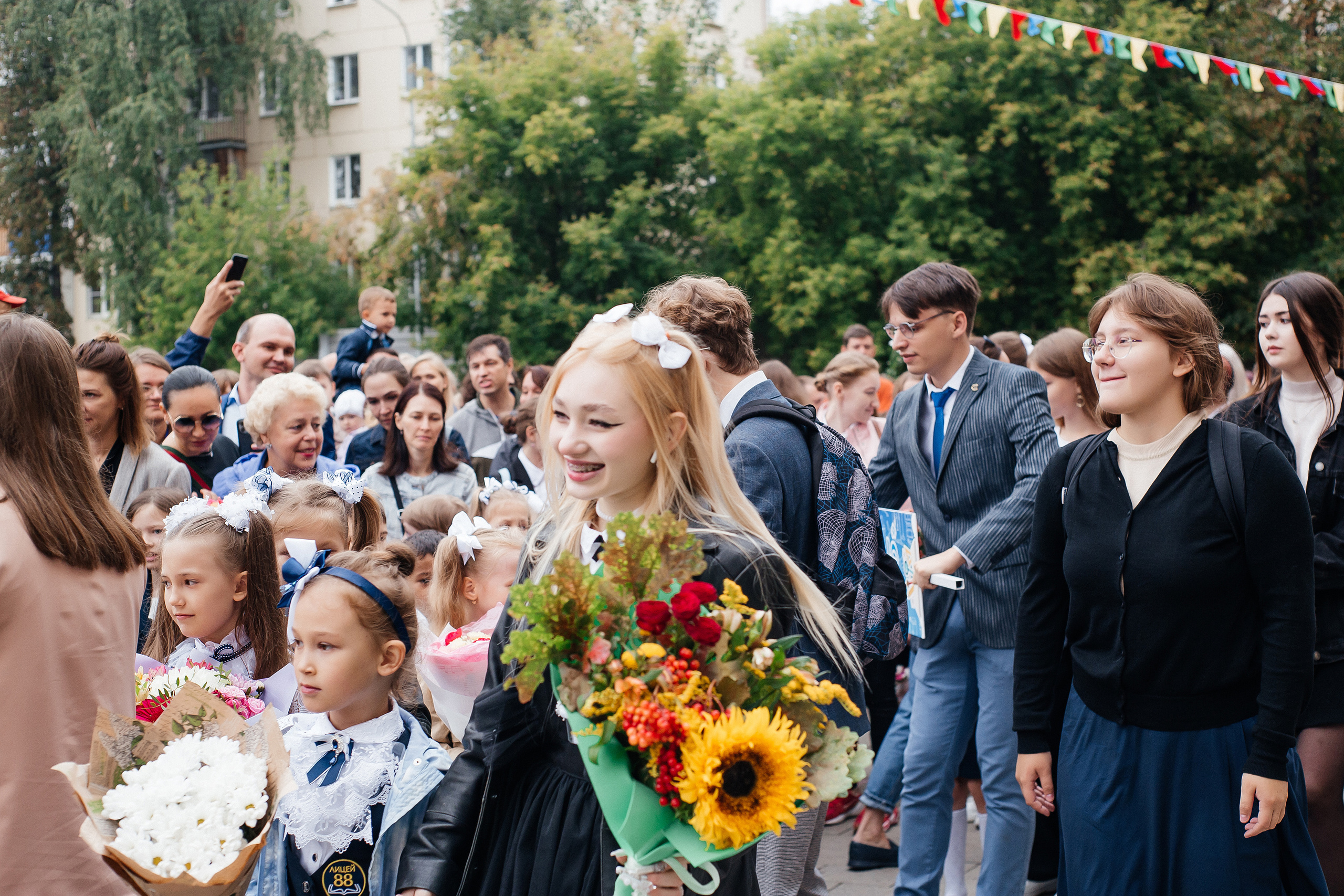 Школьный фоторепортаж «1 сентября» в 11 классе. Свадебный и портретный фотограф Летавина Наталия. Екатеринбург