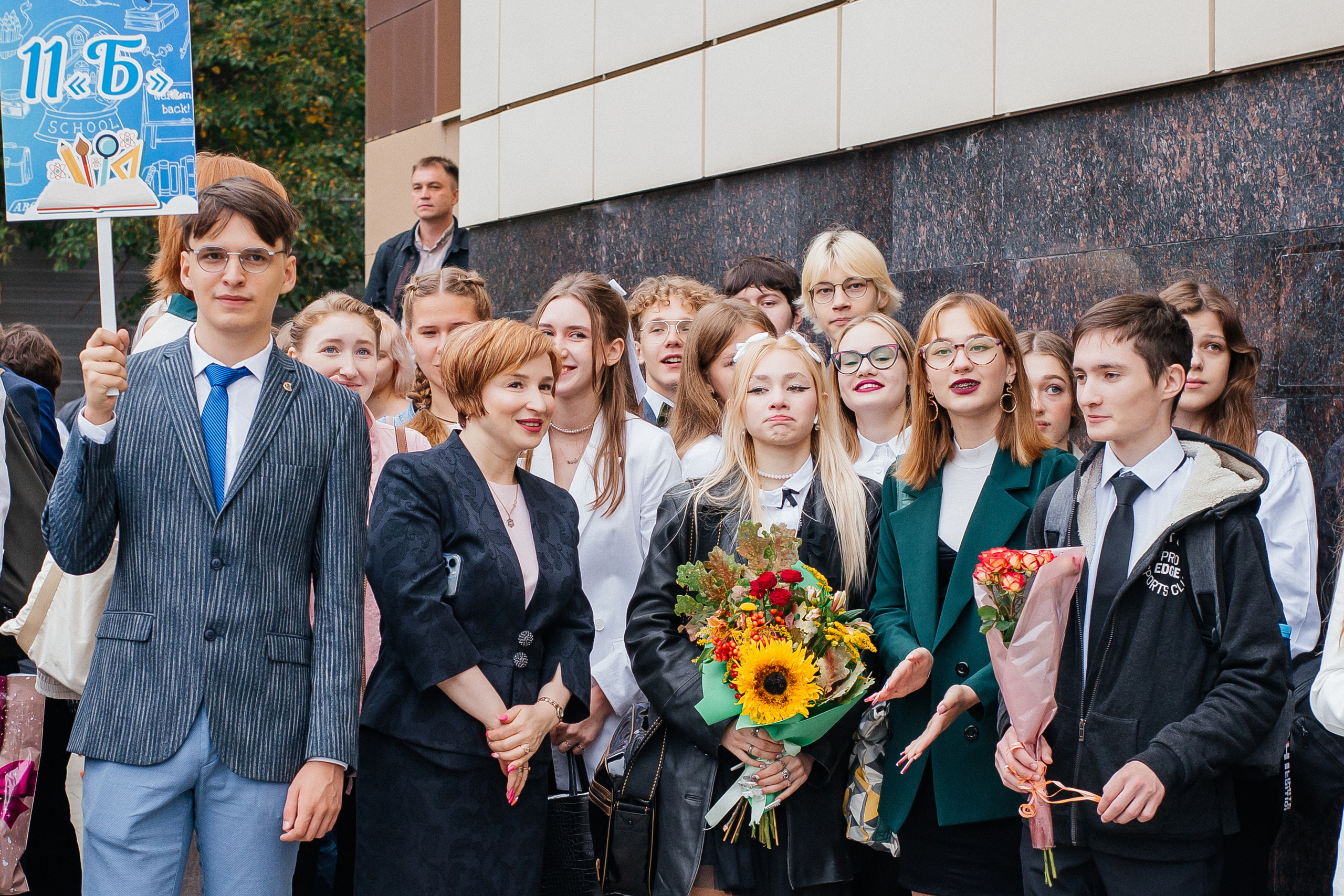 Школьный фоторепортаж «1 сентября» в 11 классе. Свадебный и портретный фотограф Летавина Наталия. Екатеринбург