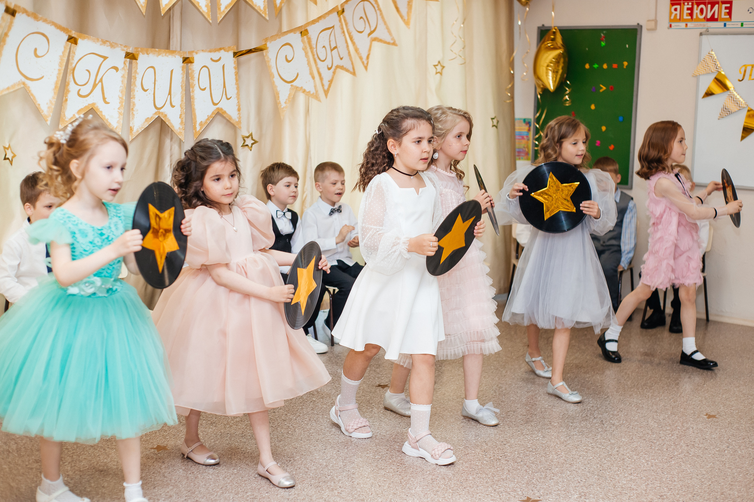 Фотосессия выпускного в детском саду «LaMama». Свадебный и портретный фотограф Летавина Наталия. Екатеринбург