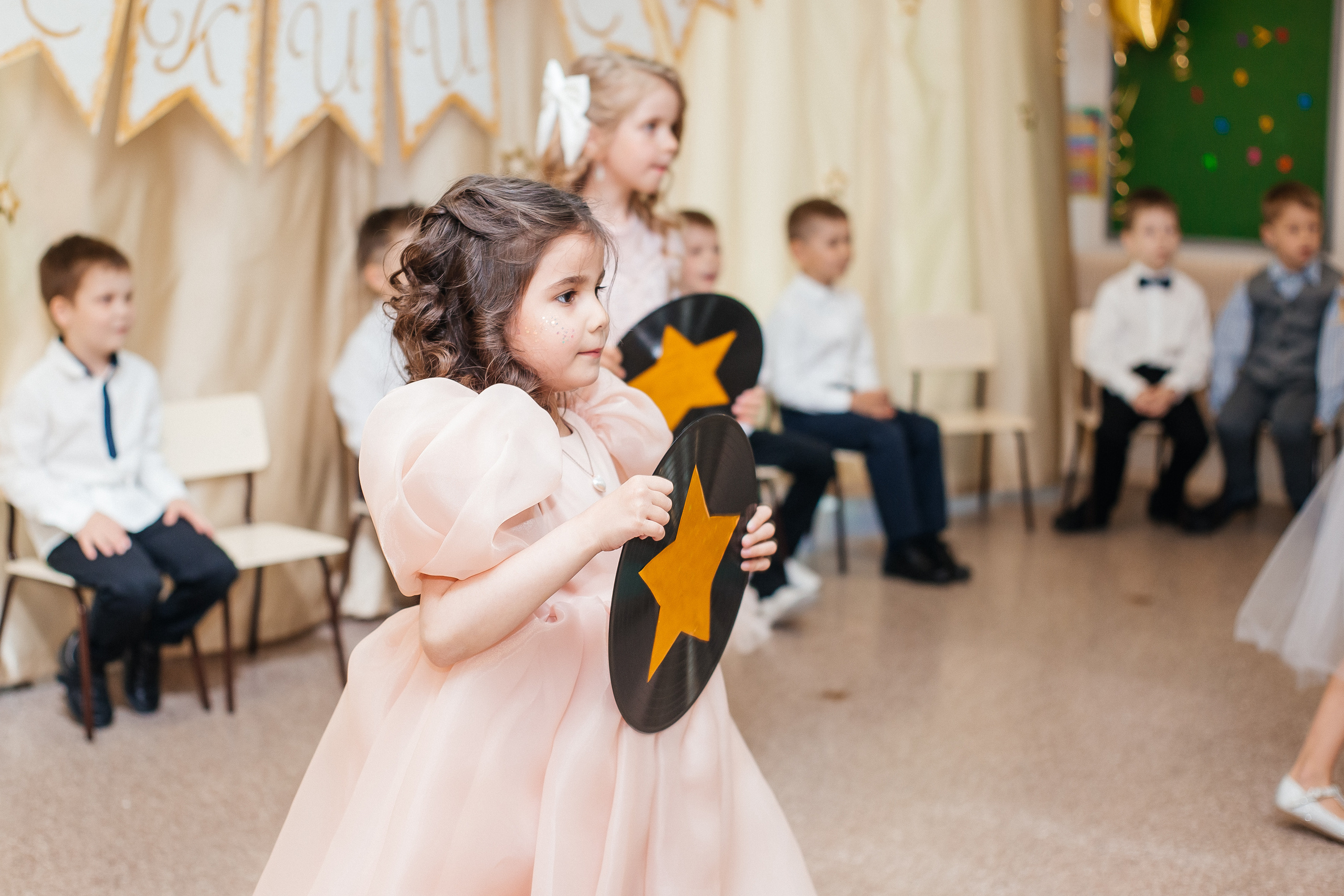 Фотосессия выпускного в детском саду «LaMama». Свадебный и портретный фотограф Летавина Наталия. Екатеринбург