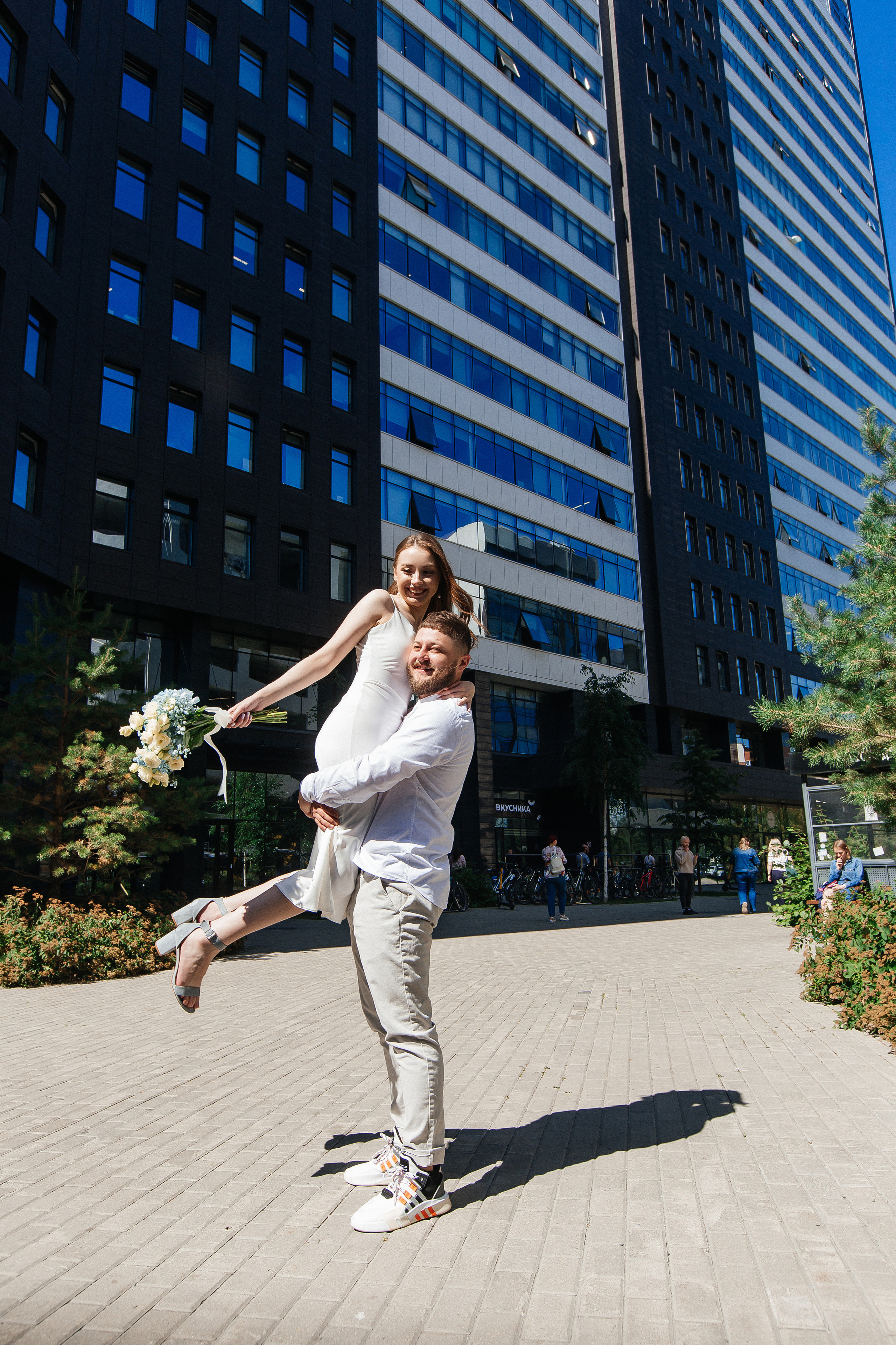 Свадебная прогулка Владимира и Виктории. Свадебный и портретный фотограф Летавина Наталия. Екатеринбург