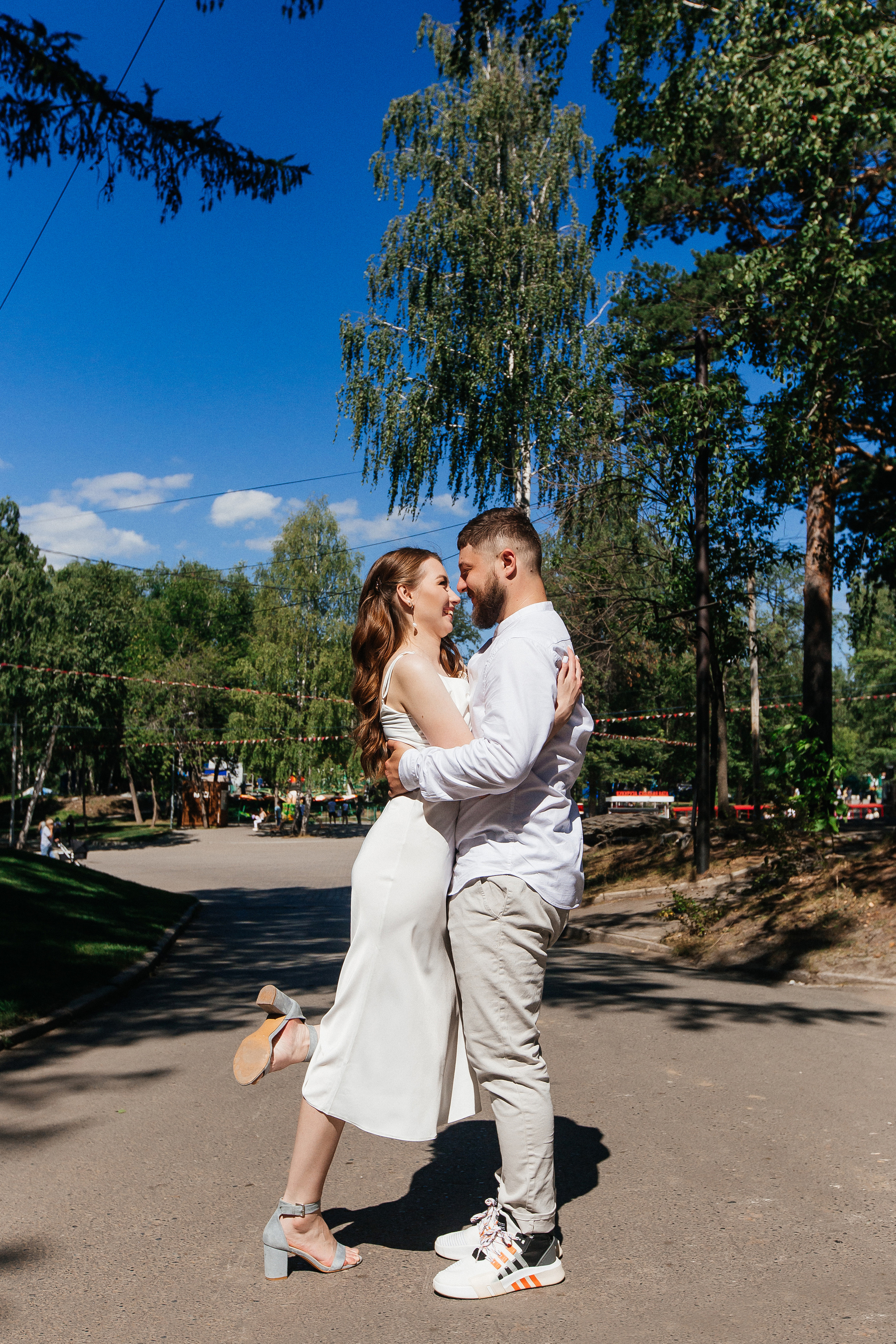 Свадебная прогулка Владимира и Виктории. Свадебный и портретный фотограф Летавина Наталия. Екатеринбург