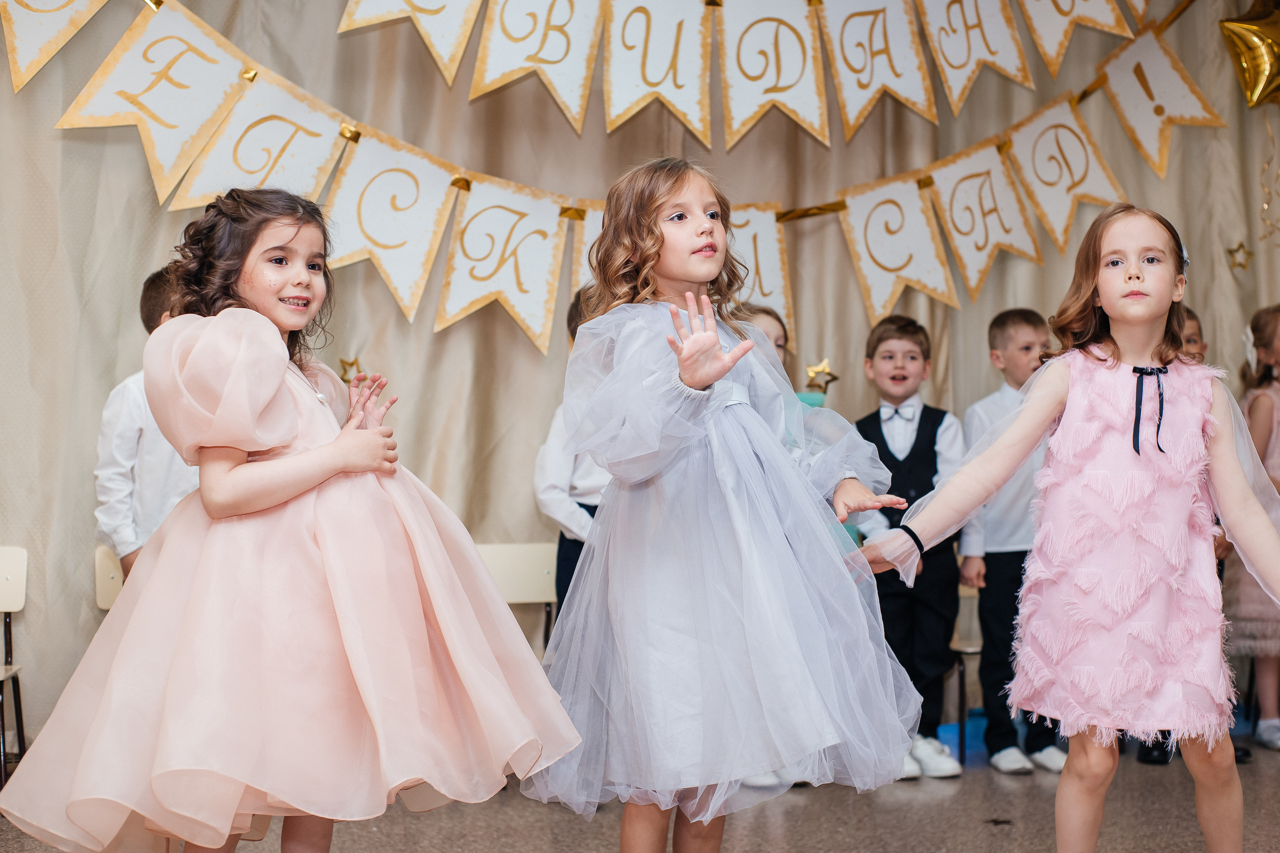 Фотосессия выпускного в детском саду «LaMama». Свадебный и портретный фотограф Летавина Наталия. Екатеринбург
