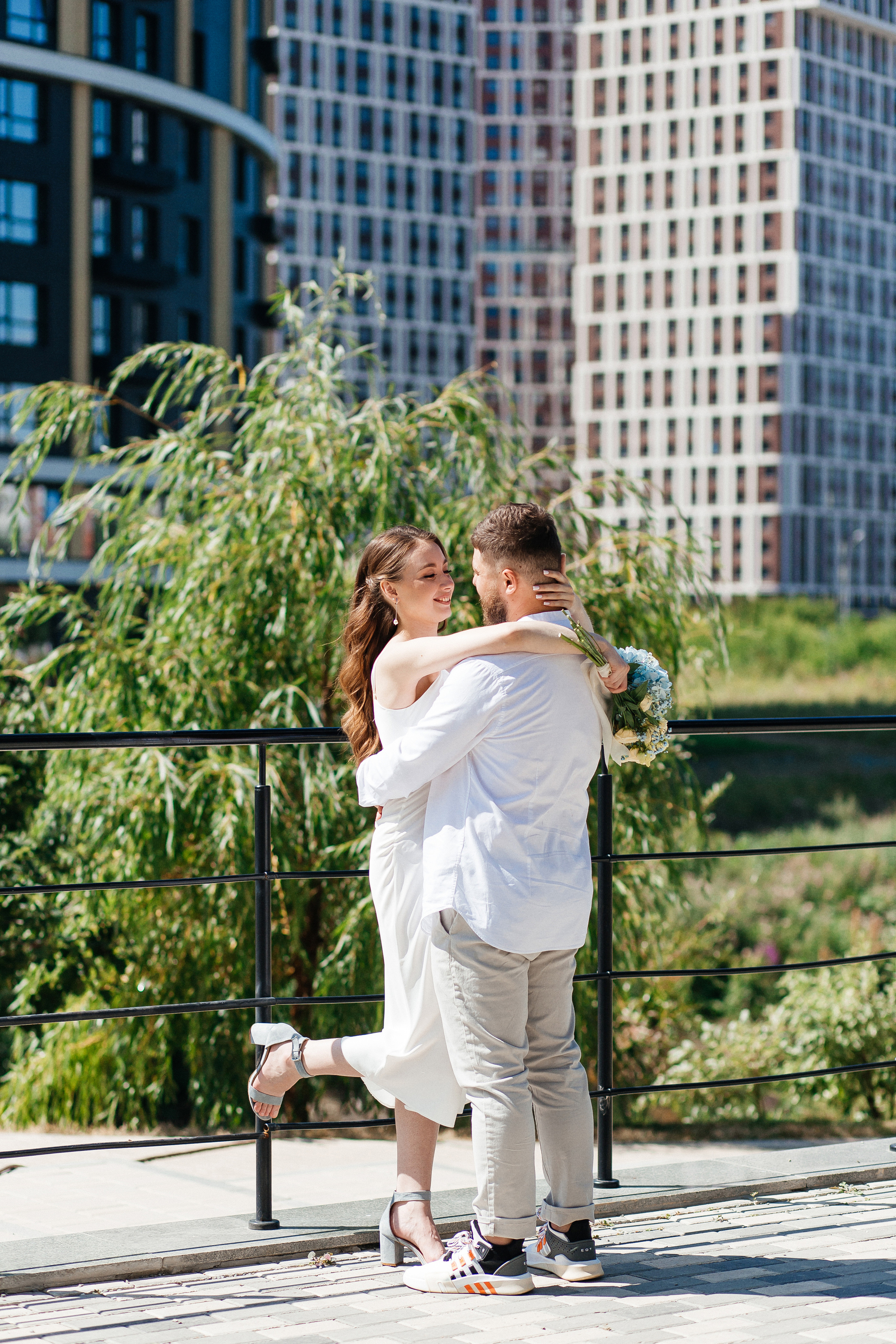 Свадебная прогулка Владимира и Виктории. Свадебный и портретный фотограф Летавина Наталия. Екатеринбург