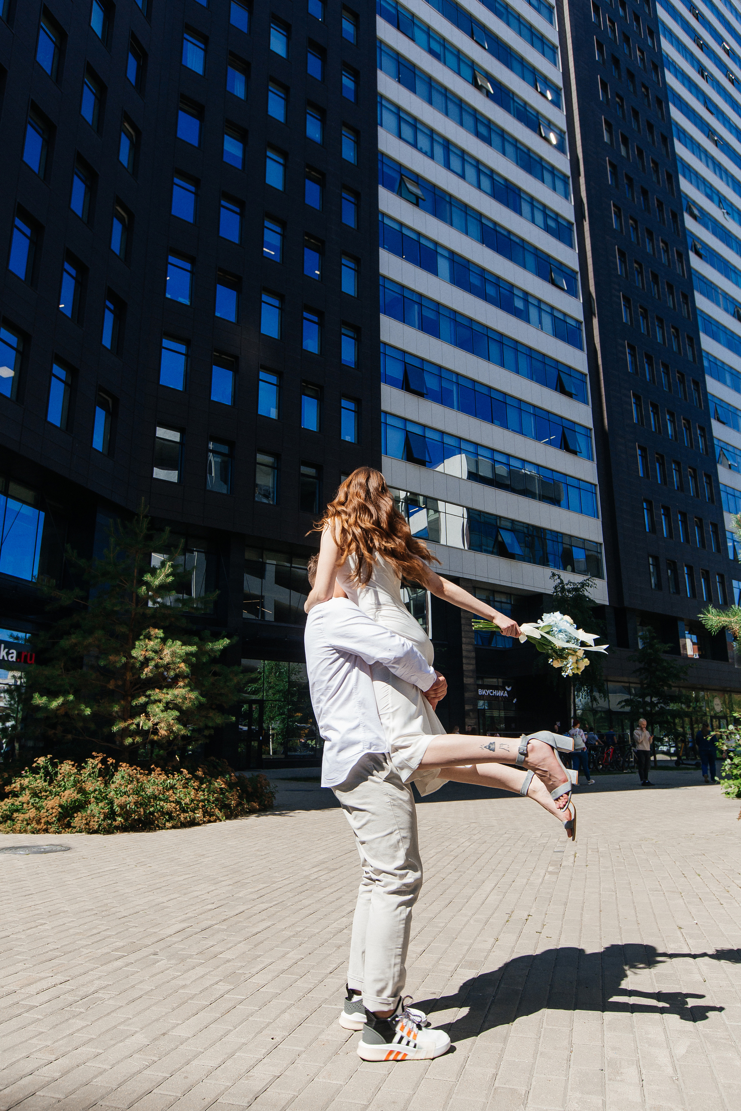 Свадебная прогулка Владимира и Виктории. Свадебный и портретный фотограф Летавина Наталия. Екатеринбург
