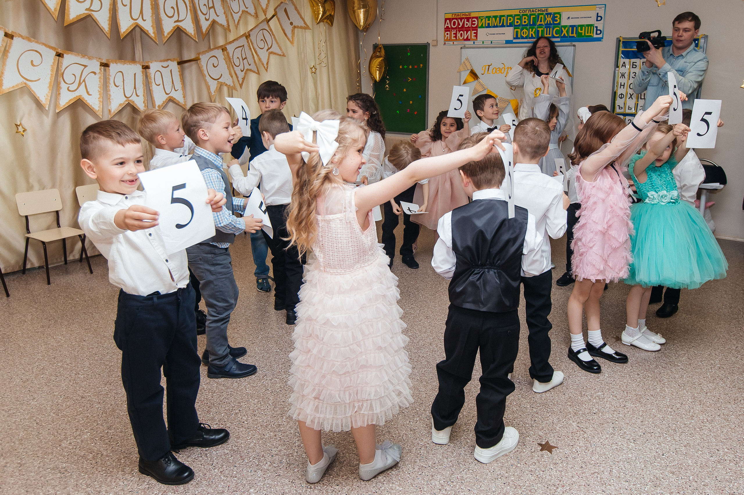 Фотосессия выпускного в детском саду «LaMama». Свадебный и портретный фотограф Летавина Наталия. Екатеринбург