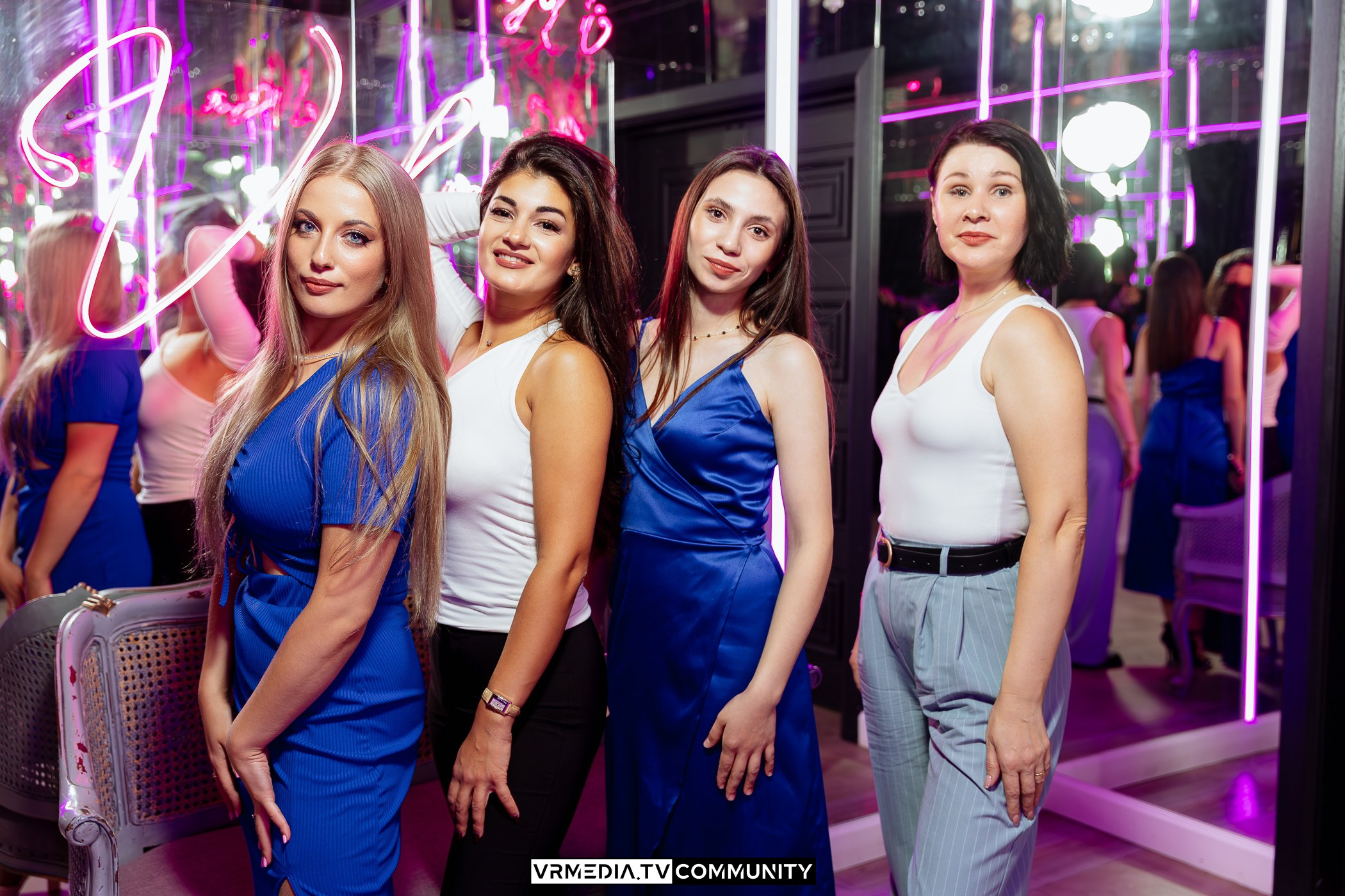 Караоке-бар «Volna»: Friends day или день дружбана