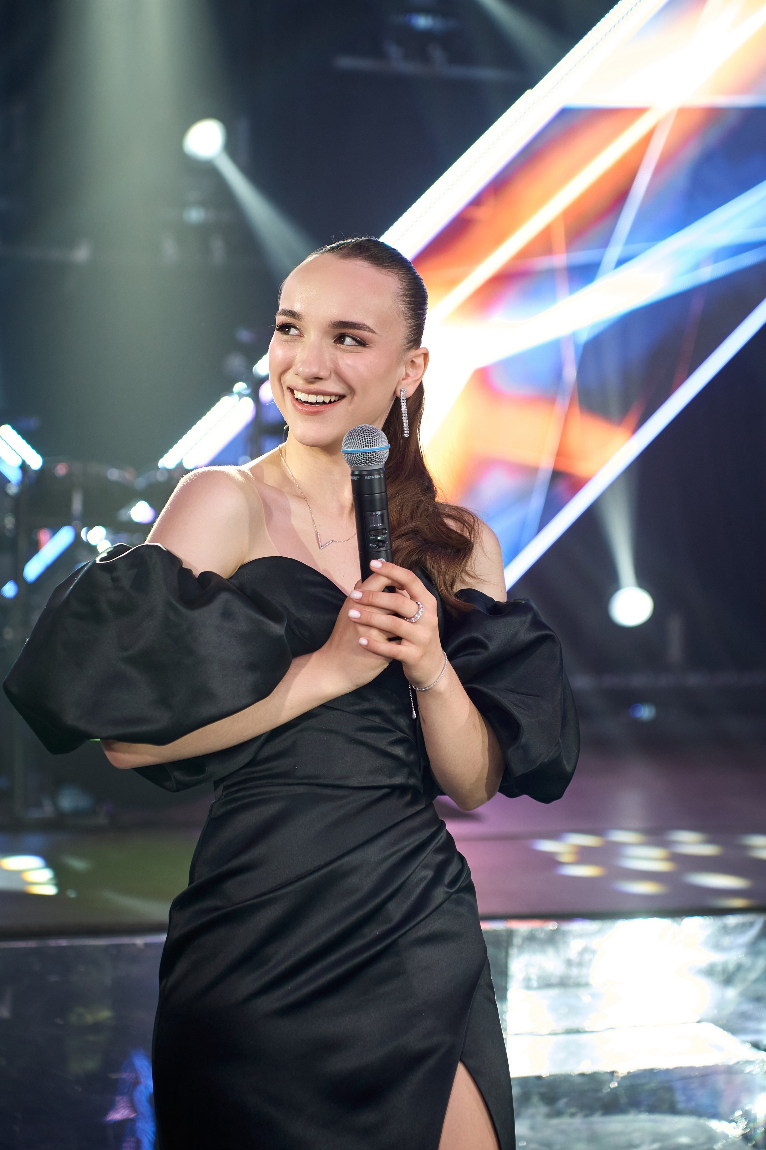 Свадьба с искусственным интеллектом в Усадьбе фамилии от ТВИНС СТУДИО лучших фотографов Краснодара. ТВИНС СТУДИО — лучшие свадебные фотографы и видеографы в Краснодаре