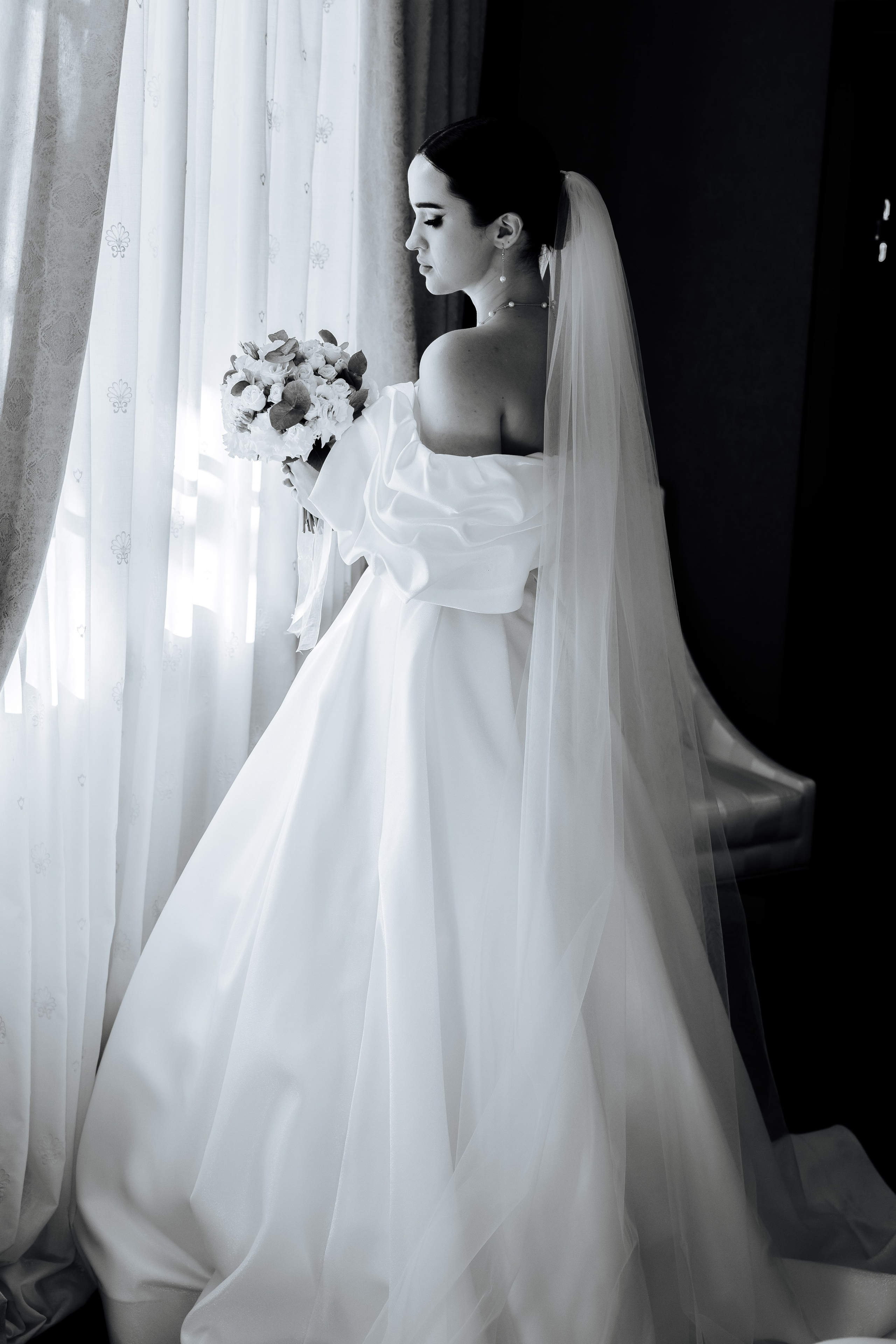 Черное и белое. Профессиональный фотограф и видеооператор