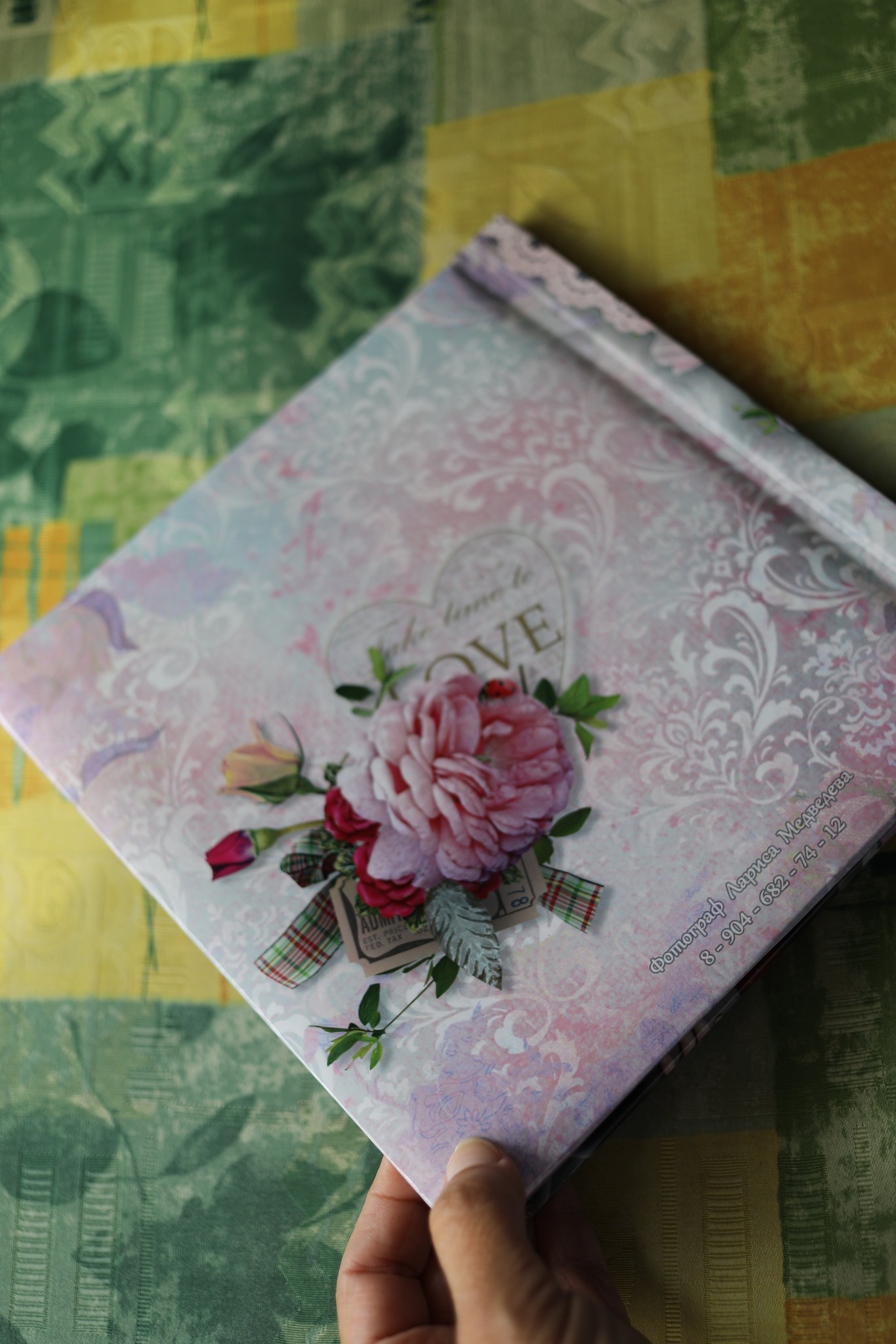 medlori fotobook Фотокниги в Липецке. Свадебная фотокнига «WEDDING DAY» Фотокнига постраничная (от 20 до 40 страниц), цена зависит от количества разворотов. Варианты фотокниг, созданные мной от фотосъёмки до дизайна. Цена: от 7500 руб за 10 разворотов. Обложка жёсткая, листы 350 мг. Фотограф Медведева Лариса.