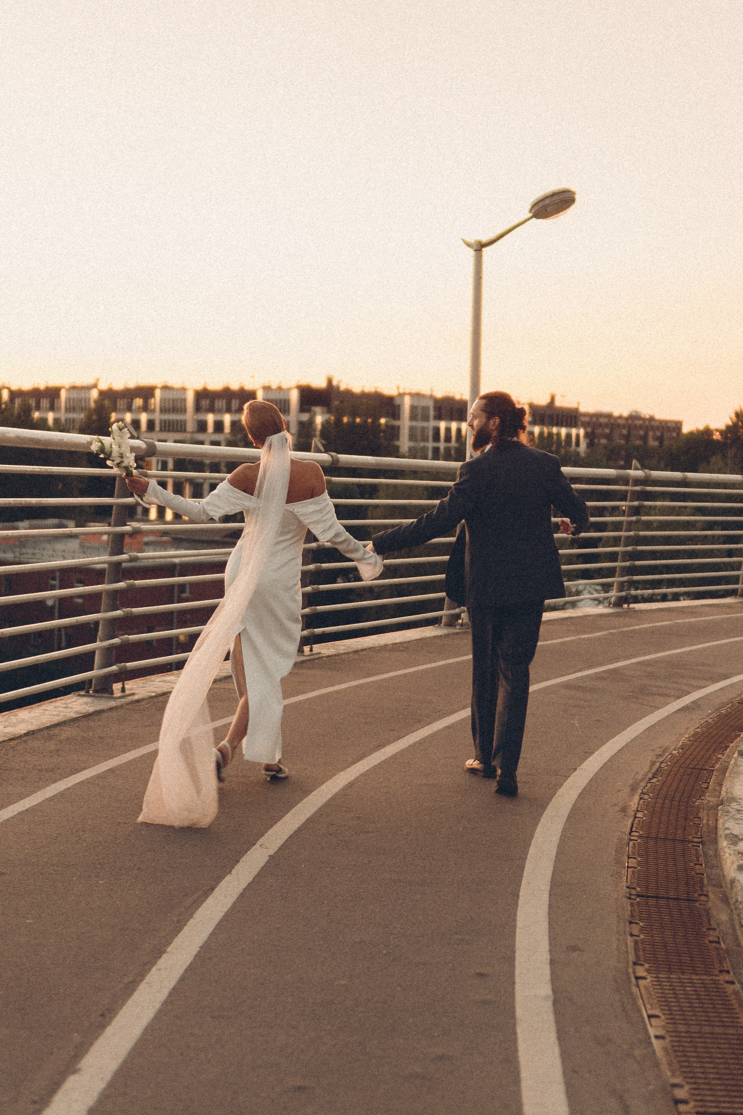 СВАДЕБНАЯ СЬЕМКА ВОЗЛЕ МСОТА БЕТАНКУРА НА КАБРИОЛЕТЕ. Профессиональный фотограф, Санкт-Петербург — Виктория Богомолова