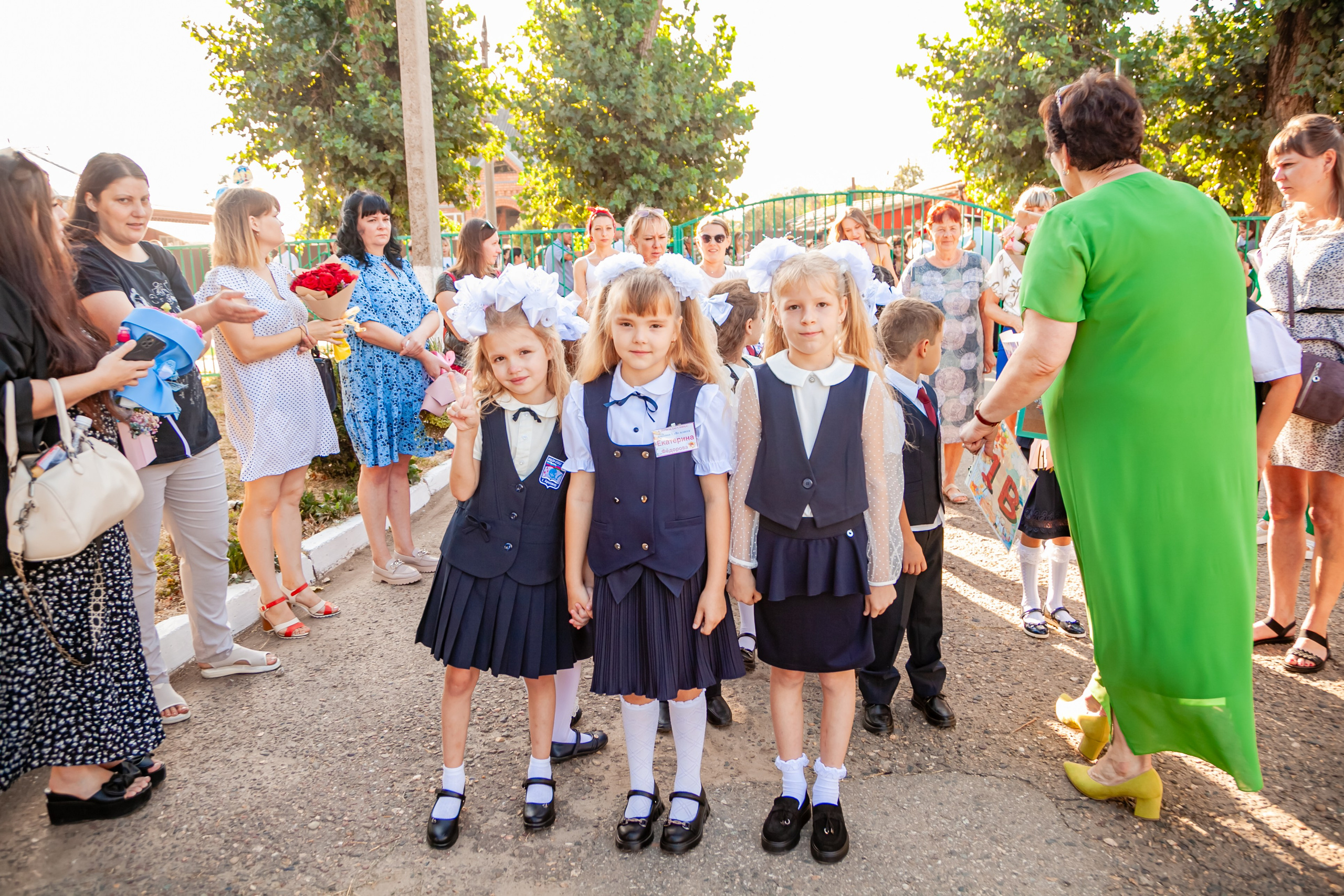 1 сентября линейка. Свадебный и семейный фотограф в Армавире