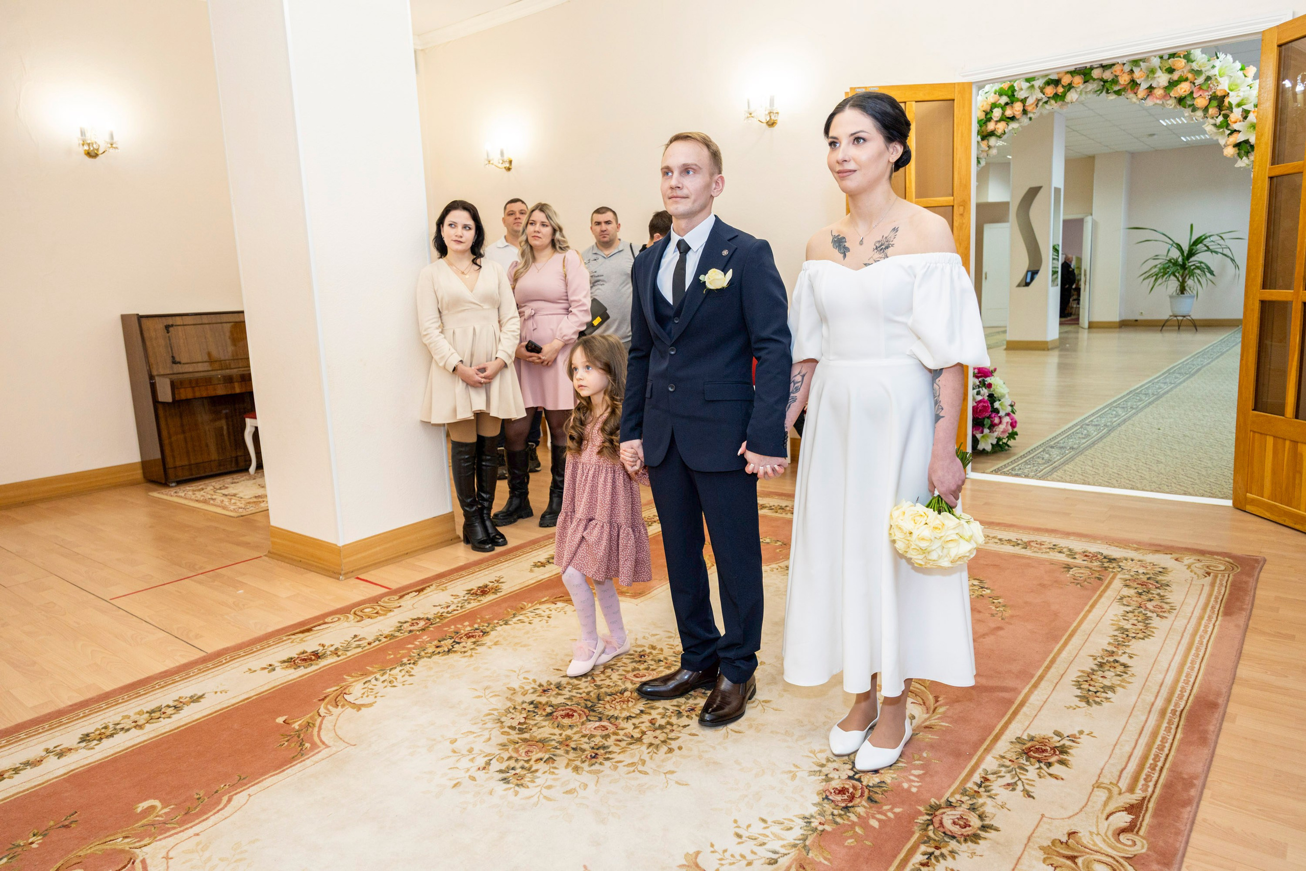 Свадьба, роспись в ЗАГСе, венчание, крещение, выписка из роддома — фотосъёмка. Визуальная упаковка брендов и проектов через фото и видеопроизводство