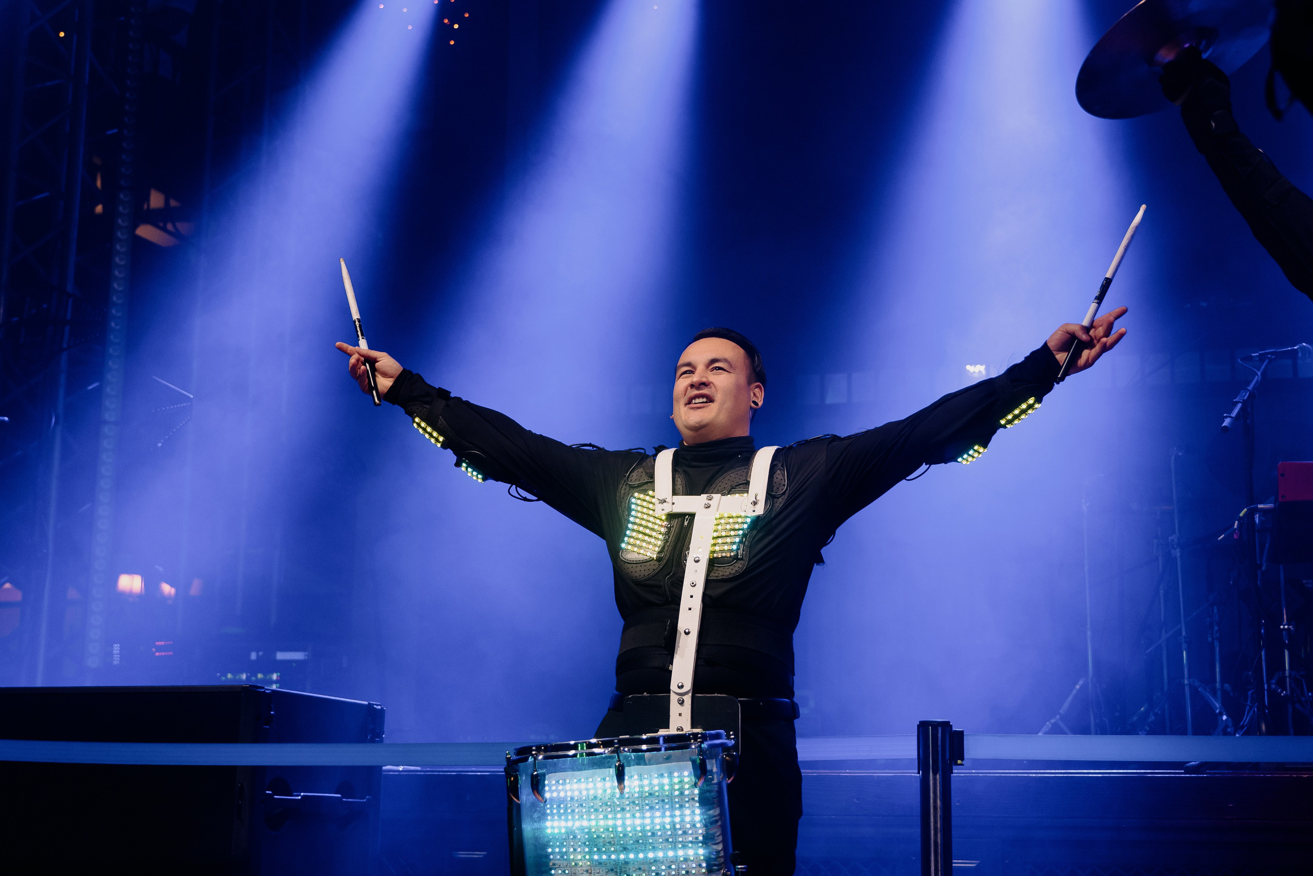 20 ЛЕТ МЕГАПОЛИС ЧЕЛЯБИНСК ХЕДЛАЙНЕР ЕЛКА. Репортажный фотограф Зуев Роман г. Челябинск