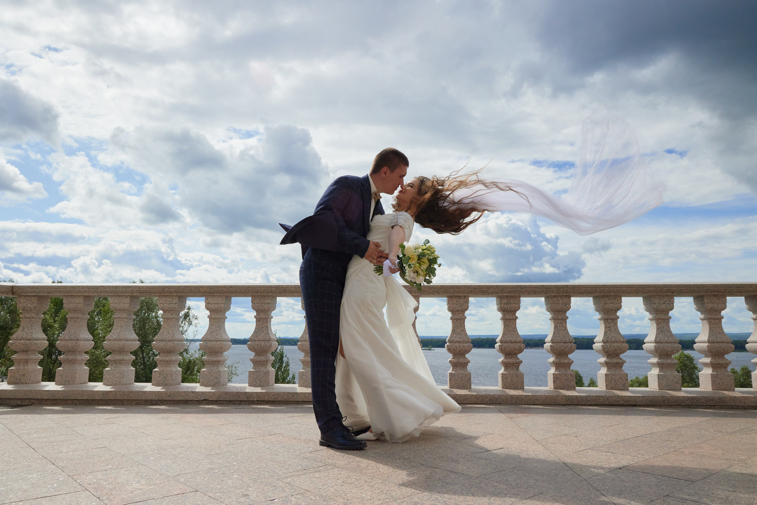 Свадебная фотосессия в студии «ЧеБэ» Самара. Свадебный видеограф и свадебный фотограф в Самаре Олег Слеб