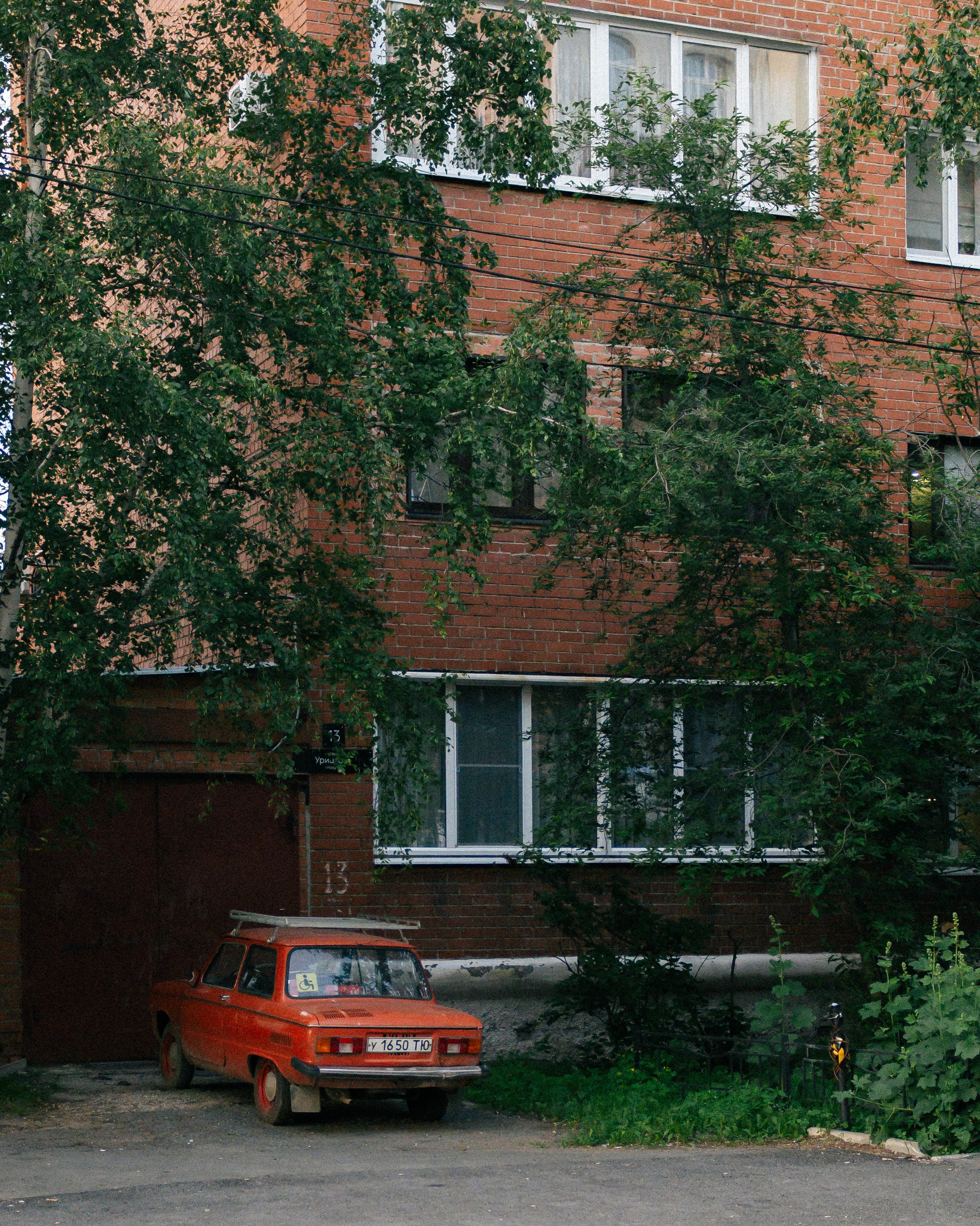 Контрасты большого города (Тюмень). Фотограф Денис Труштин | dentrushtin