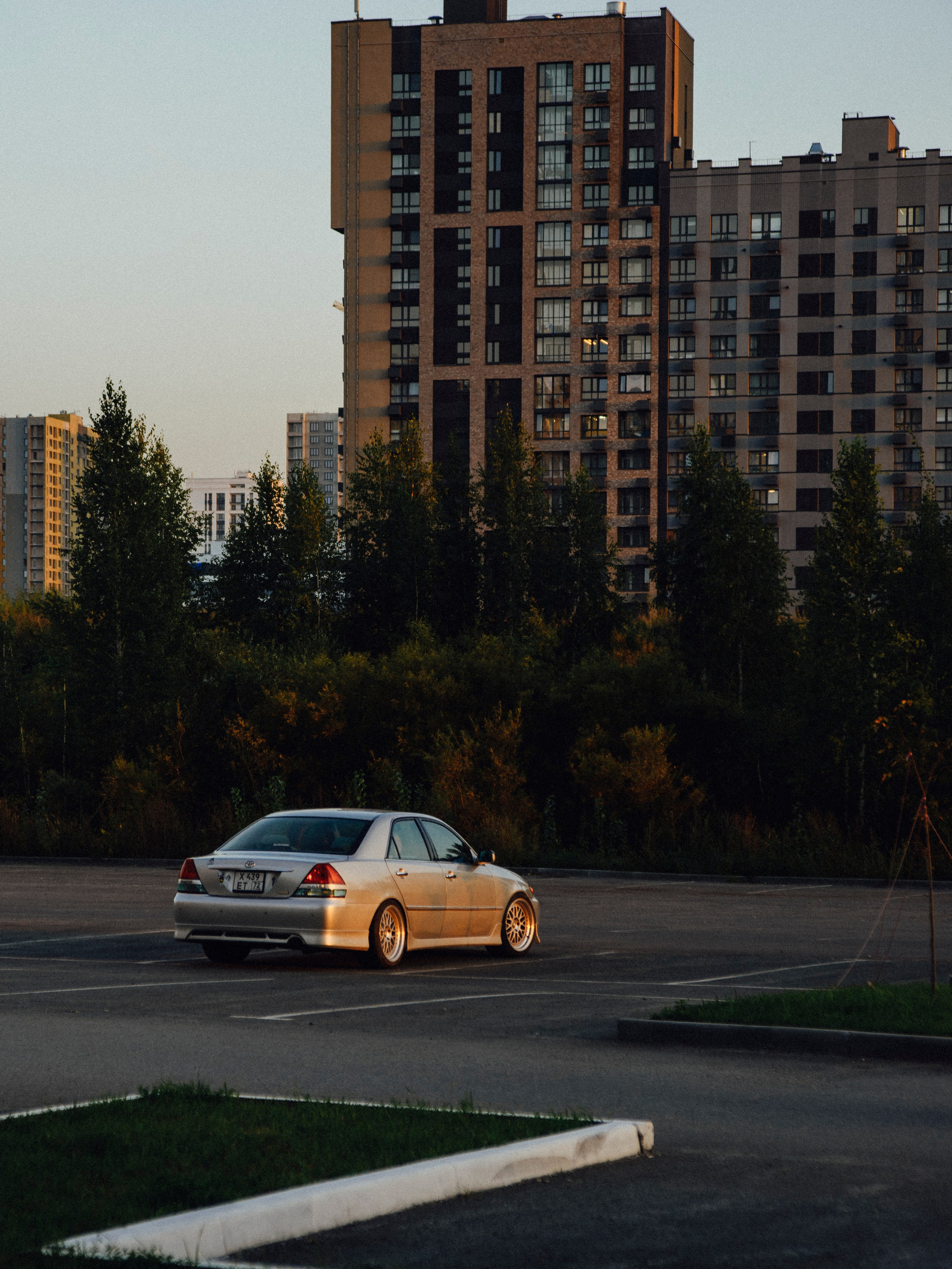 Контрасты большого города (Тюмень). Фотограф Денис Труштин | dentrushtin