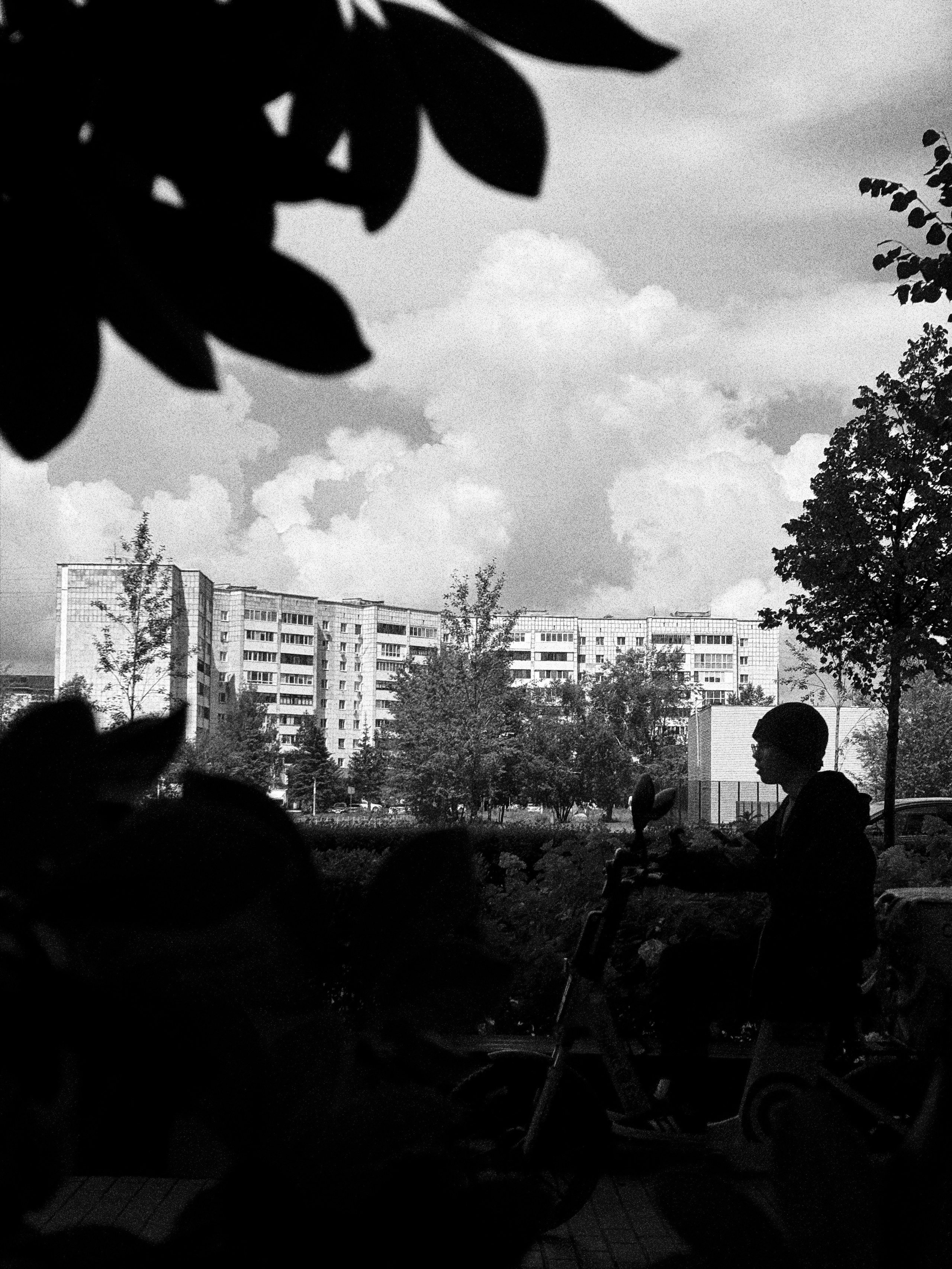 Контрасты большого города (Тюмень). Фотограф Денис Труштин | dentrushtin